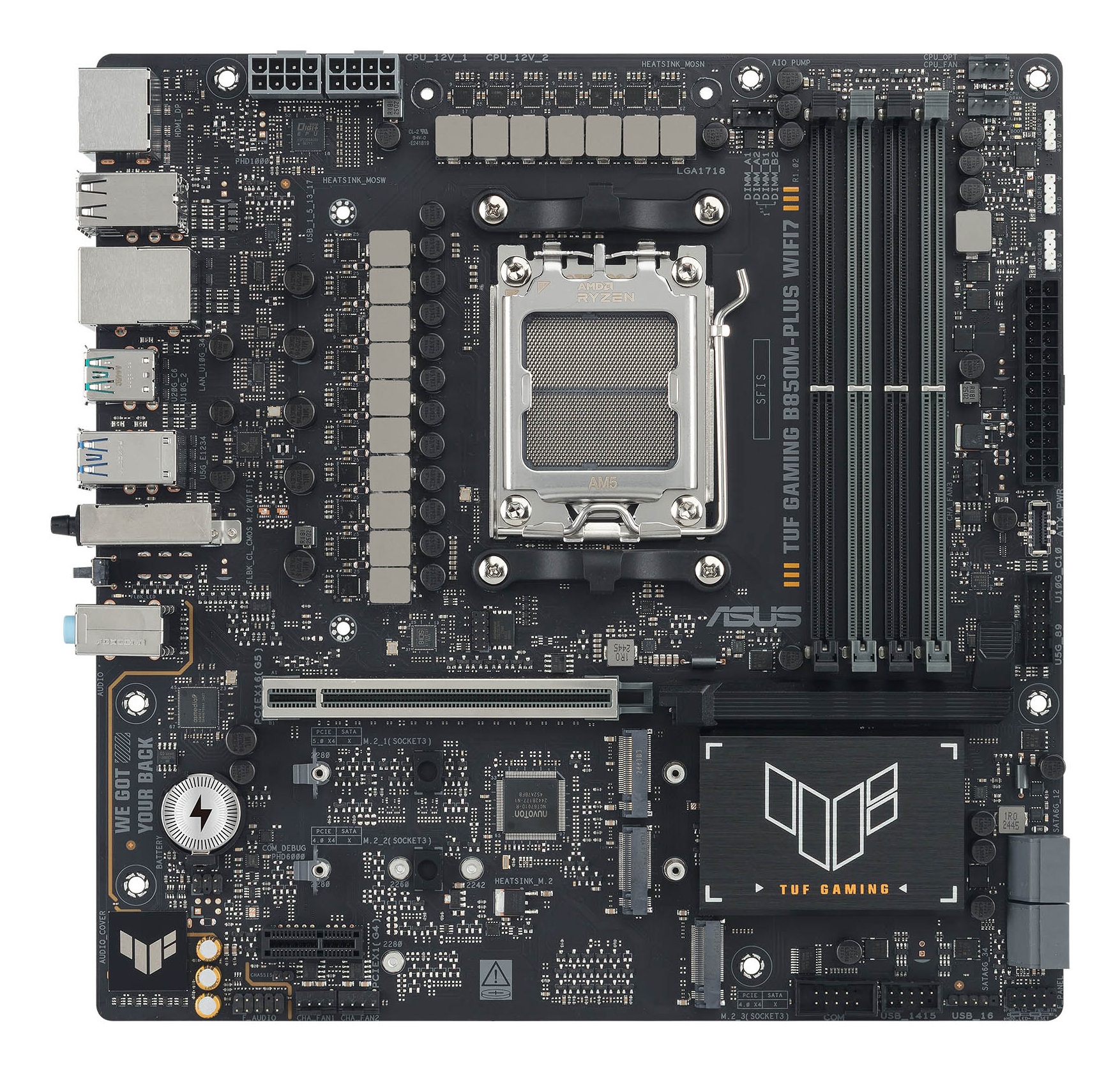 Scheda madre nera con componenti argentati. Include socket CPU, slot RAM e logo ASUS TUF Gaming. Layout dettagliato.