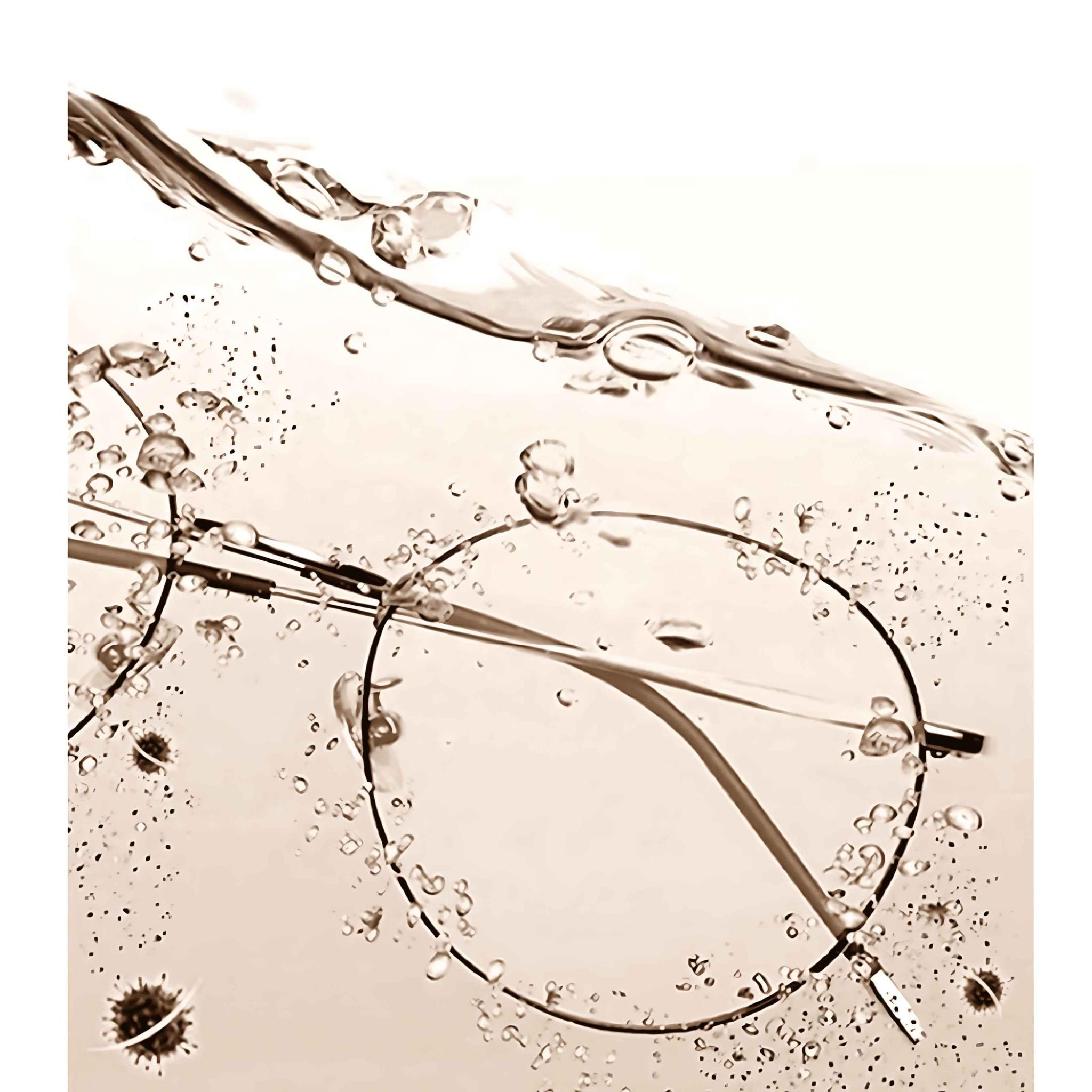 Brille unter Wasser mit Blasen. Das Bild hat einen Sepia-Ton.