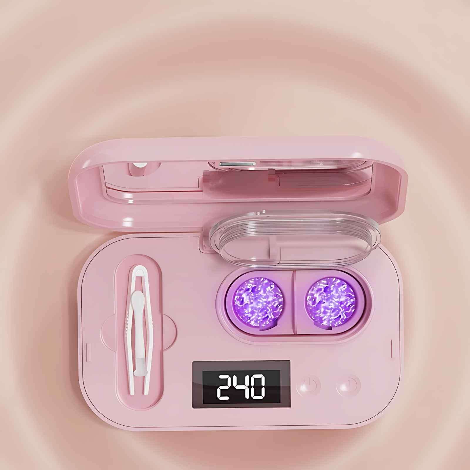Ein rosa Kontaktlinsenreiniger mit offenem Deckel. Er hat ein digitales Display mit der Anzeige '240'. Enthält eine Pinzette und zwei violette Linsenhalter.