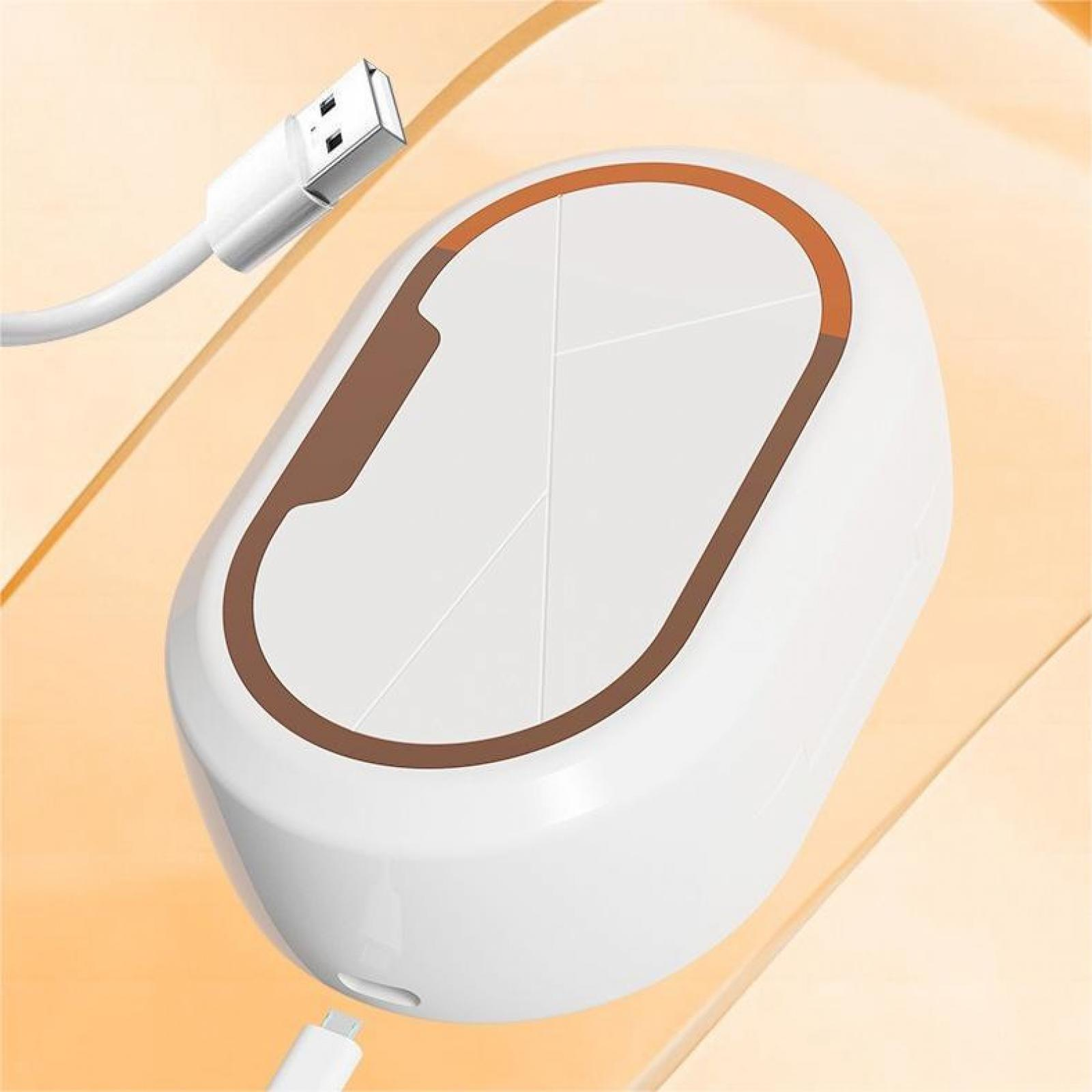 Weißes Kopfhörer-Etui mit braunen Akzenten, USB-Kabel im Hintergrund.