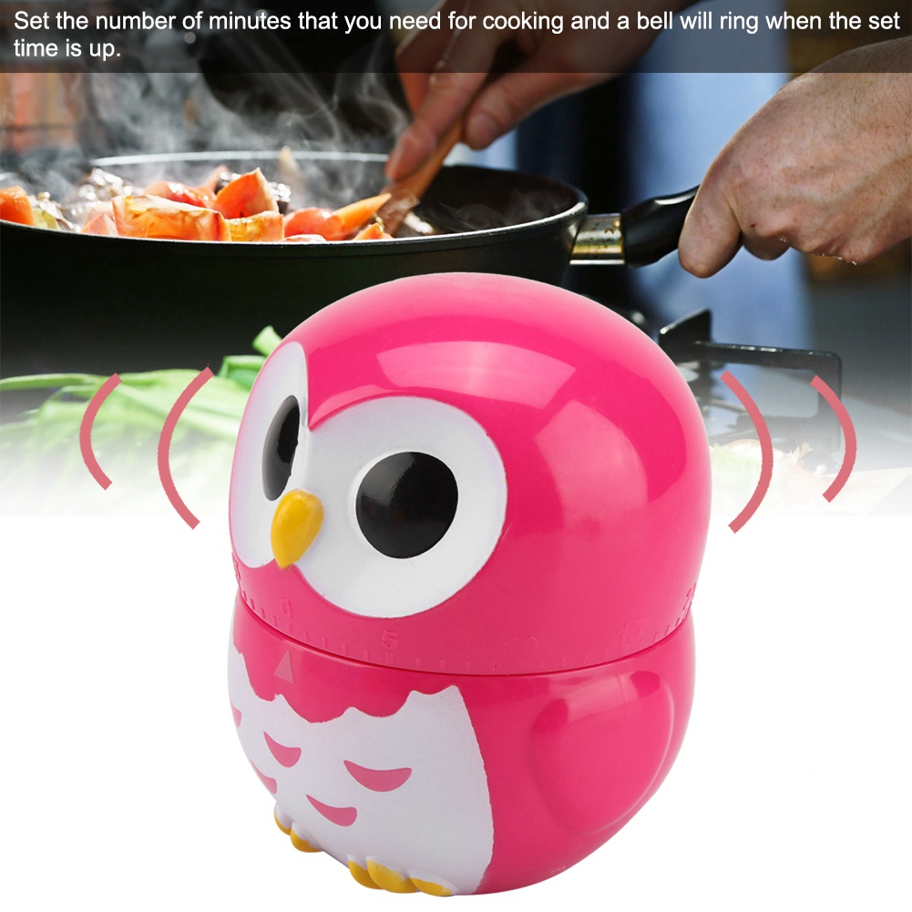 Ein rosa Eulen-Timer mit einer Kochszene im Hintergrund. Der Timer zeigt die Minuten an. Eine Person kocht Essen.