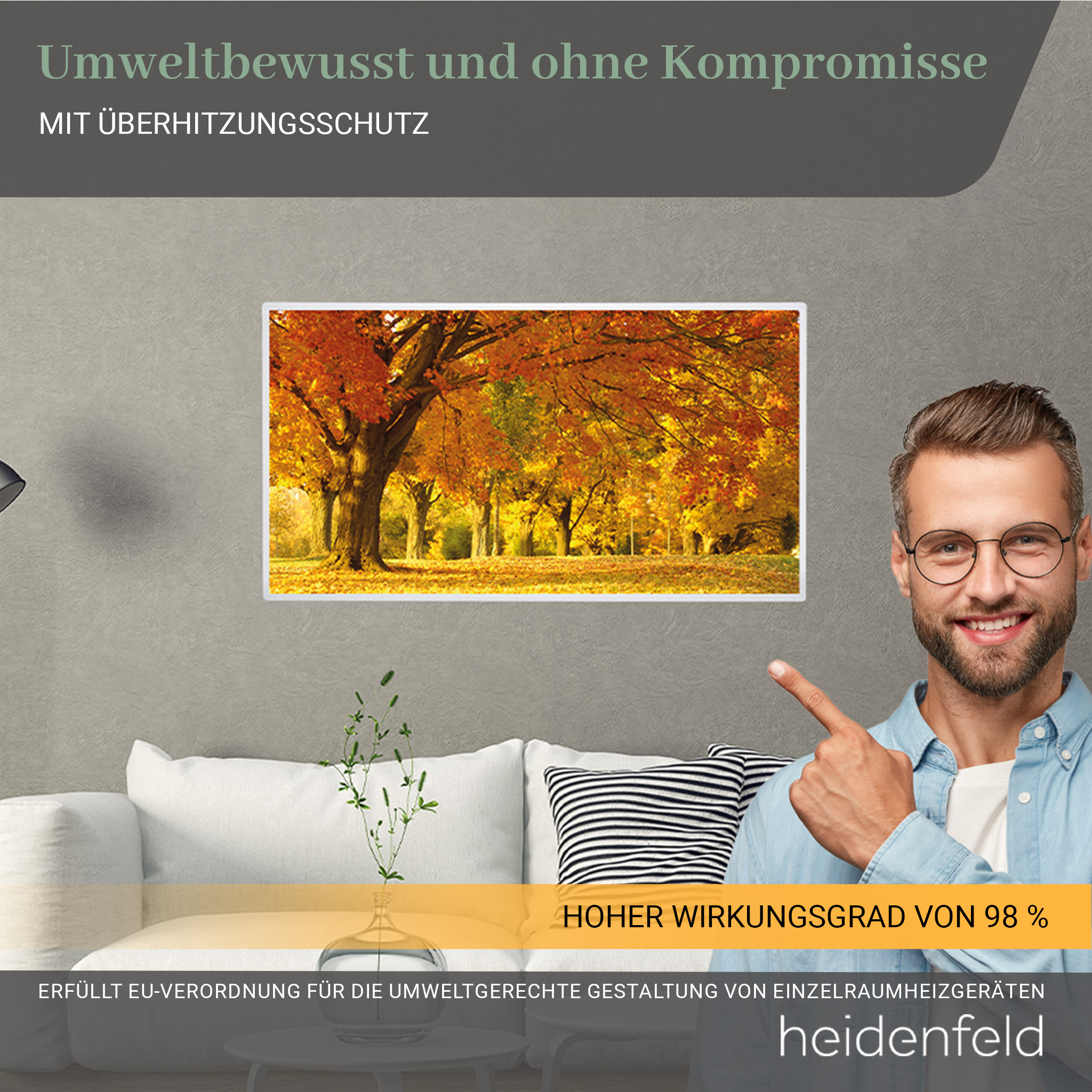 Ein Mann zeigt auf eine Herbstlandschaft. Im Vordergrund sind ein Sofa, eine Pflanze und Text.