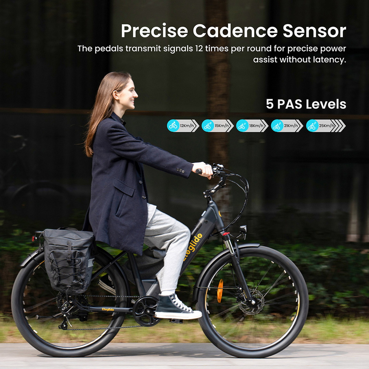Kobieta jedzie na czarnym rowerze elektrycznym. Rower ma czarną torbę z tyłu. Tekst mówi 'Precyzyjny czujnik kadencji'.