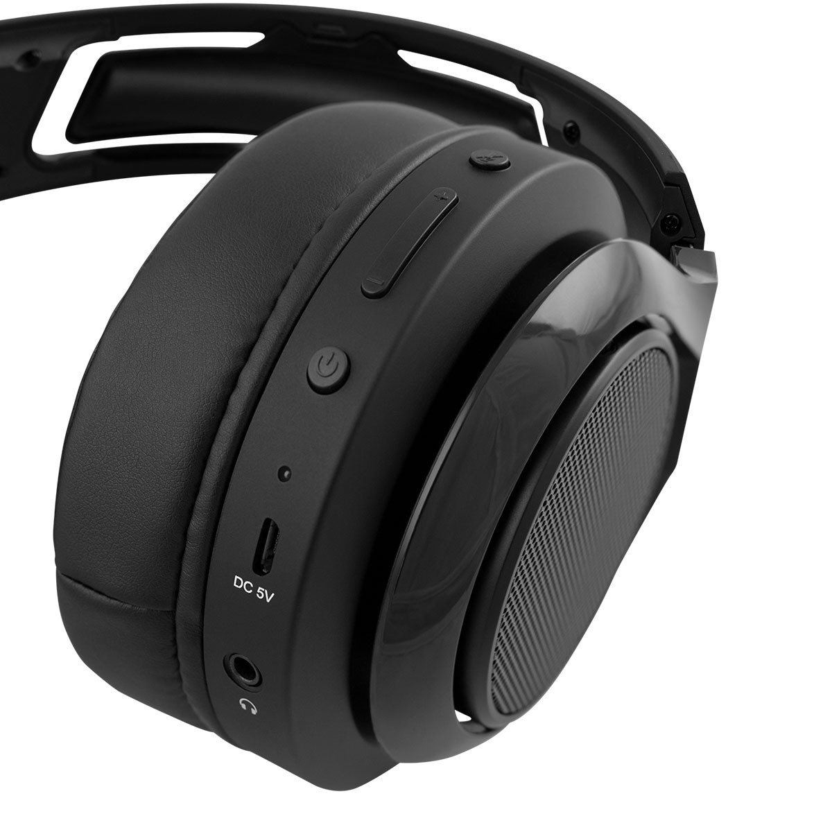 Primo piano di un'auricolare nera con pulsante di accensione, controlli del volume e un altoparlante a rete. L'auricolare ha un padiglione e un archetto imbottiti.