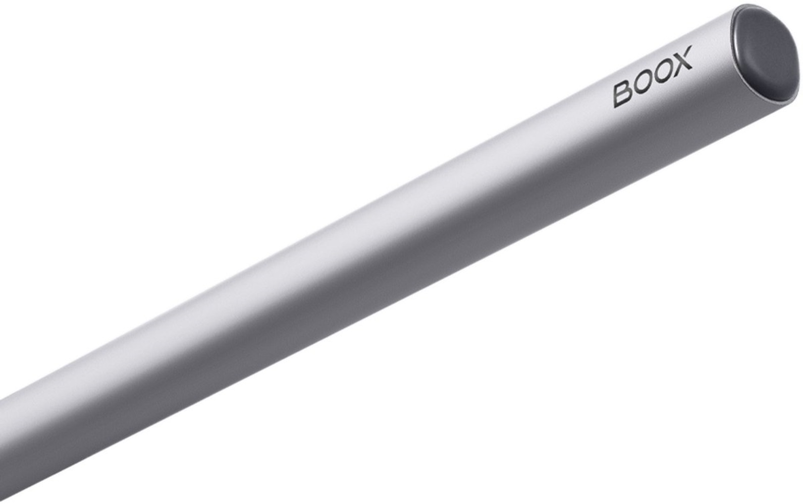 Ein silberner BOOX-Stylus-Stift. Der Stift ist abgewinkelt und zeigt die Spitze und den Markennamen. Die Endkappe ist dunkelgrau.