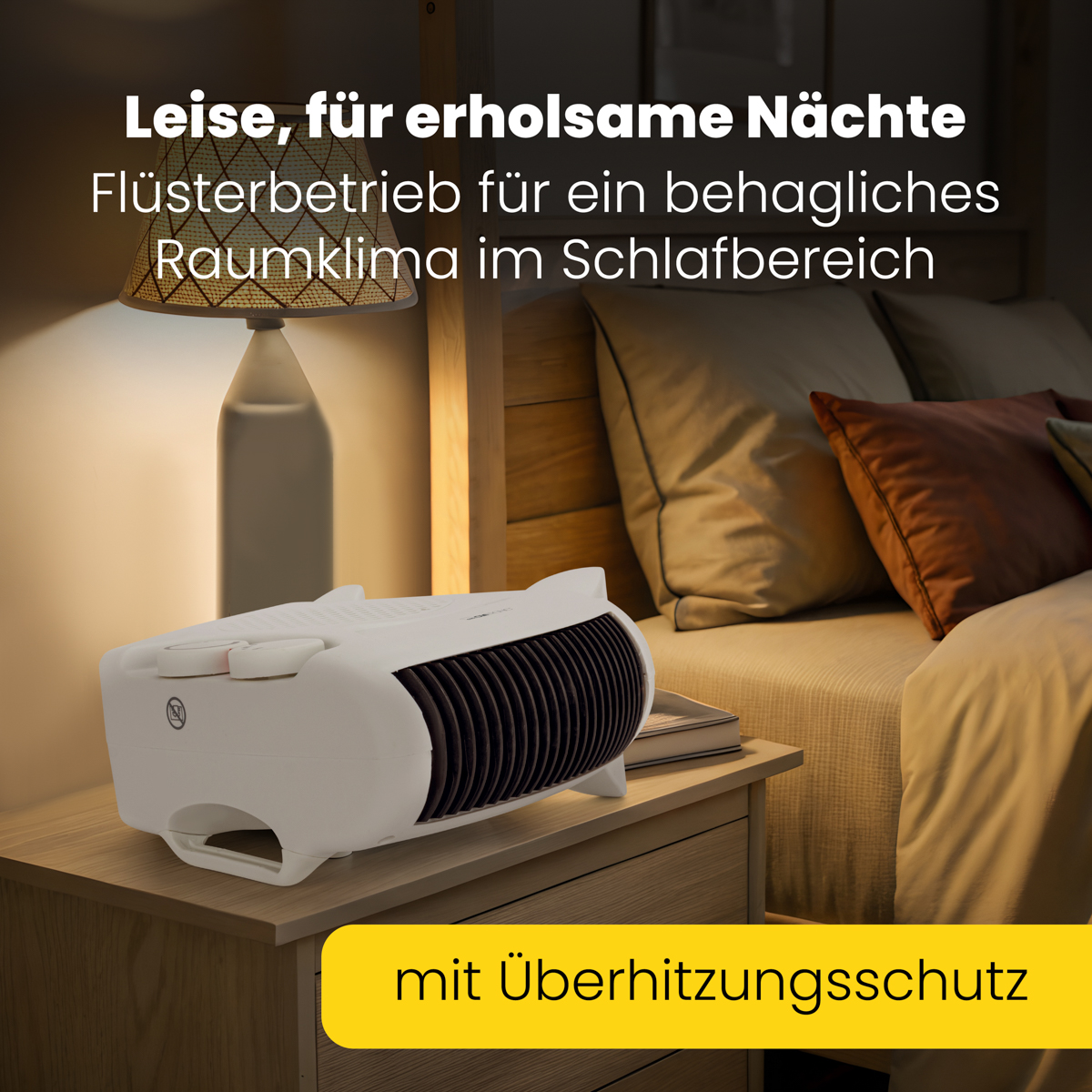 Ein weißes Heizgerät auf einem Nachttisch in einem Schlafzimmer. Im Hintergrund sind eine Lampe und ein Bett zu sehen. Text: Ruhige Nächte für erholsamen Schlaf.