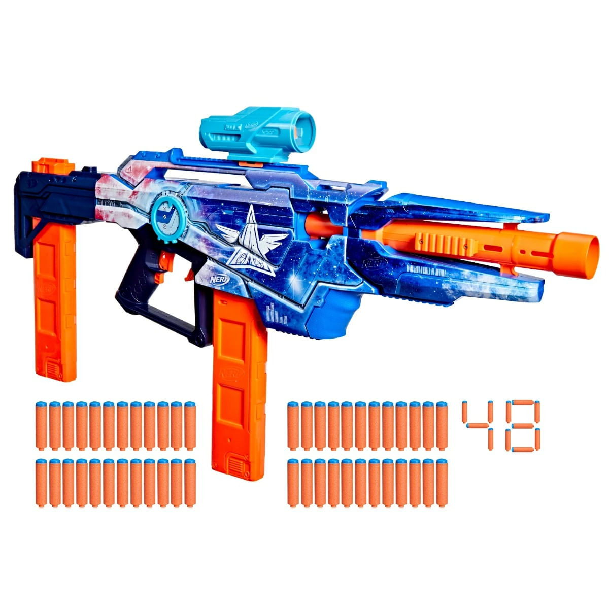 Eine Nerf-Pistole mit blauen, orangen und weißen Details. Sie hat ein Zielfernrohr, zwei Magazine und 48 orangefarbene Darts.