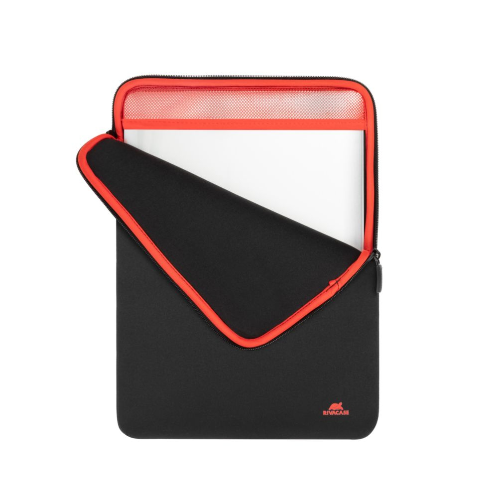 Schwarze Laptoptasche mit roter Umrandung und Mesh. Geöffnet, um einen weißen Laptop zu zeigen. Das RIVACASE-Logo ist sichtbar.