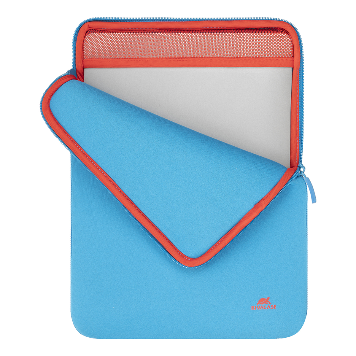 Eine blaue Laptoptasche mit orangefarbener Zierleiste und Reißverschluss, teilweise geöffnet. Ein hellgrauer Laptop ist darin. Weißer Hintergrund.