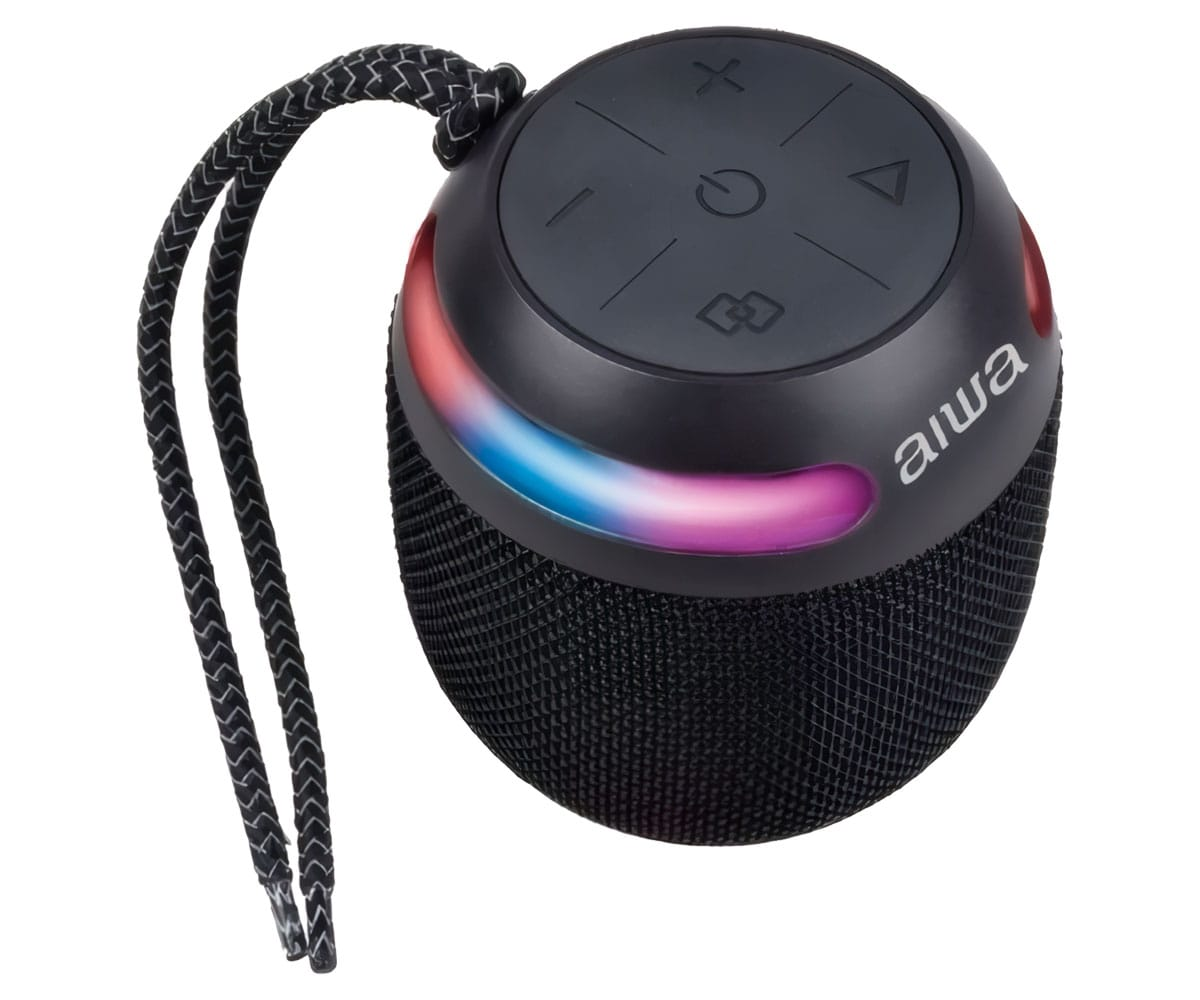 Un altoparlante Bluetooth nero e rotondo. Ha un'area altoparlante a rete e una parte superiore con comandi. È attaccata una cinghia.