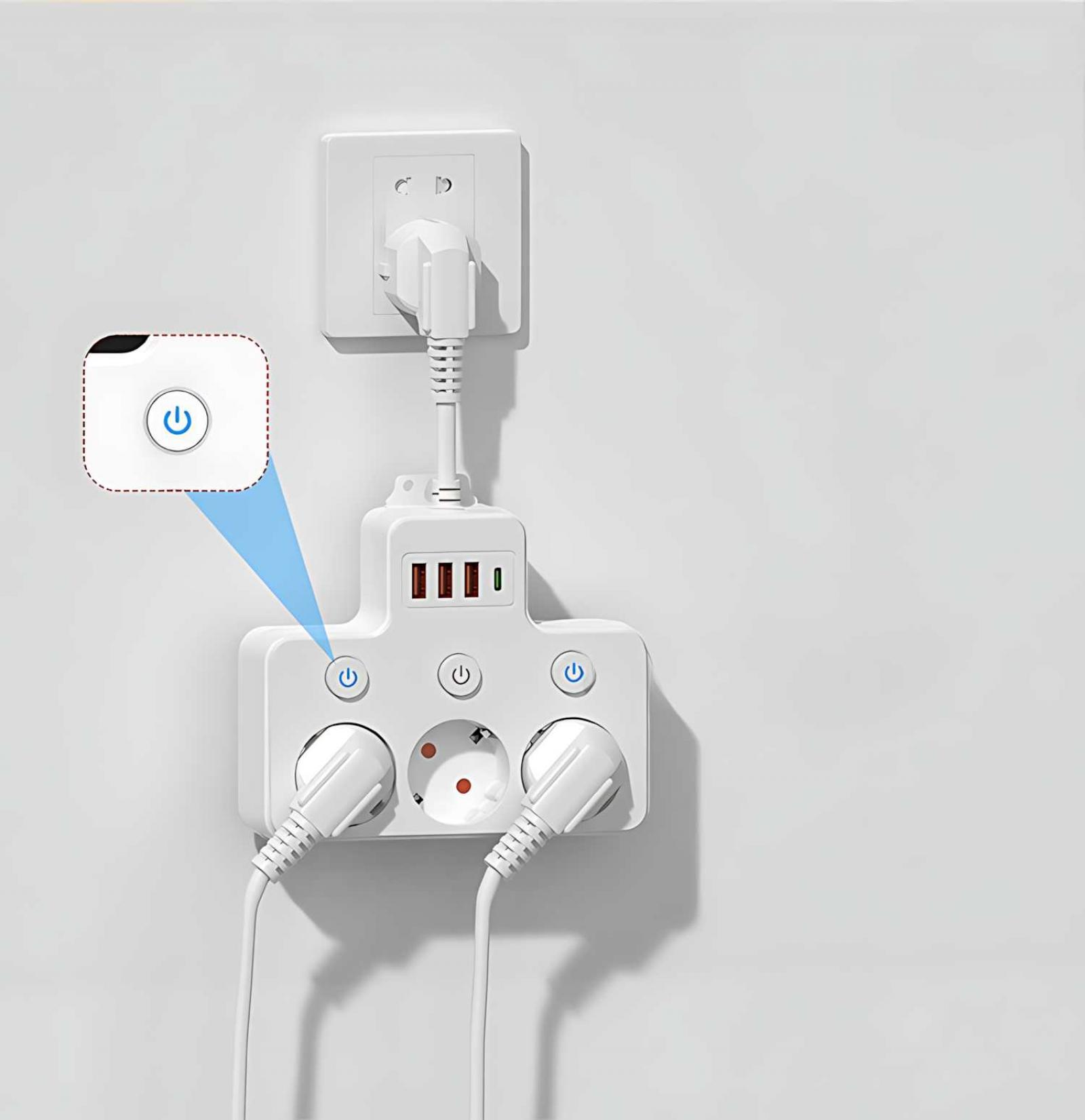 Weißer Steckerleiste mit mehreren Steckdosen und USB-Anschlüssen, eingesteckt in eine Steckdose. Ein-/Aus-Schalter und Kontrollleuchten sind sichtbar.