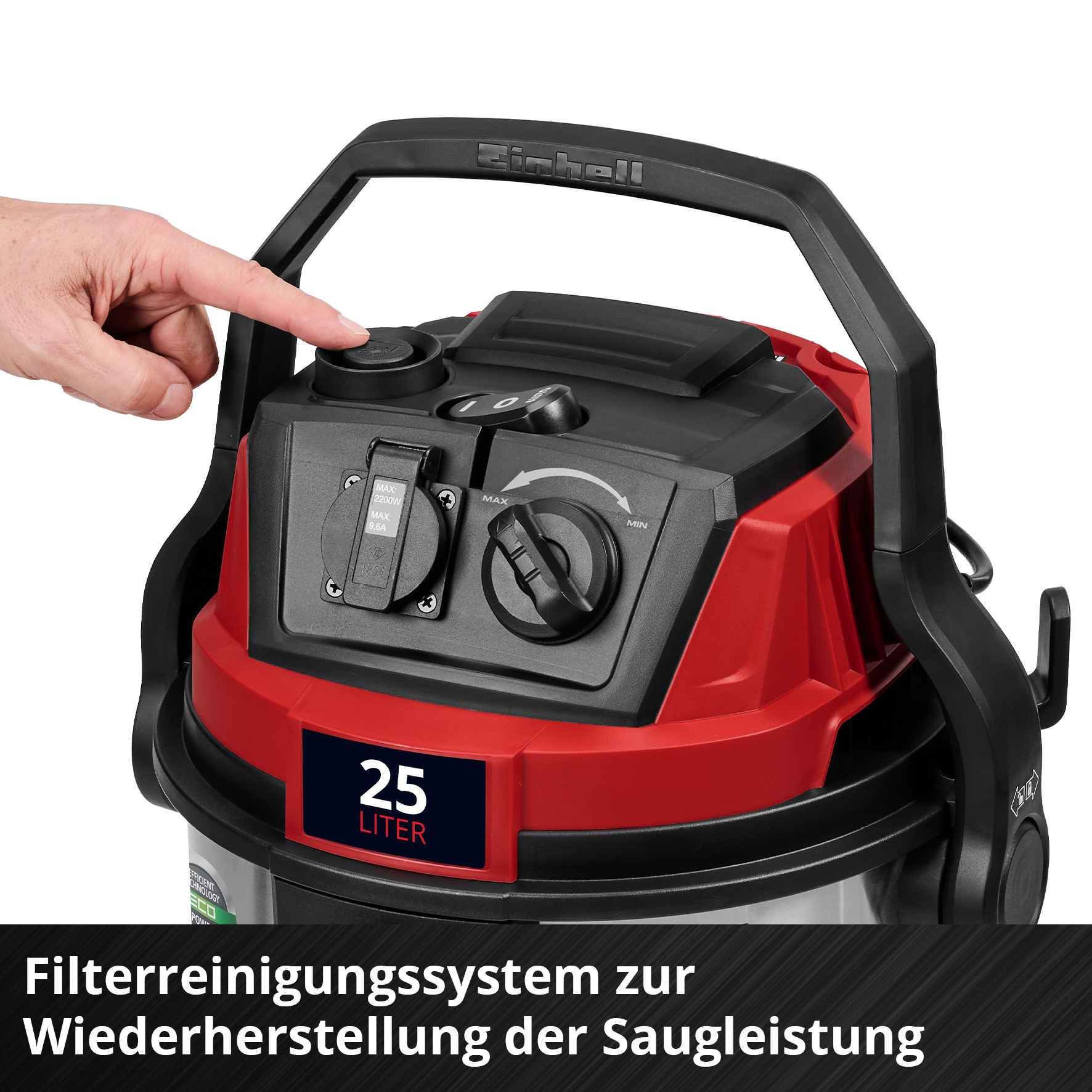 Un aspirapolvere Einhell rosso e nero con una mano che tocca un pulsante. L'aspirapolvere ha una capacità di 25 litri.