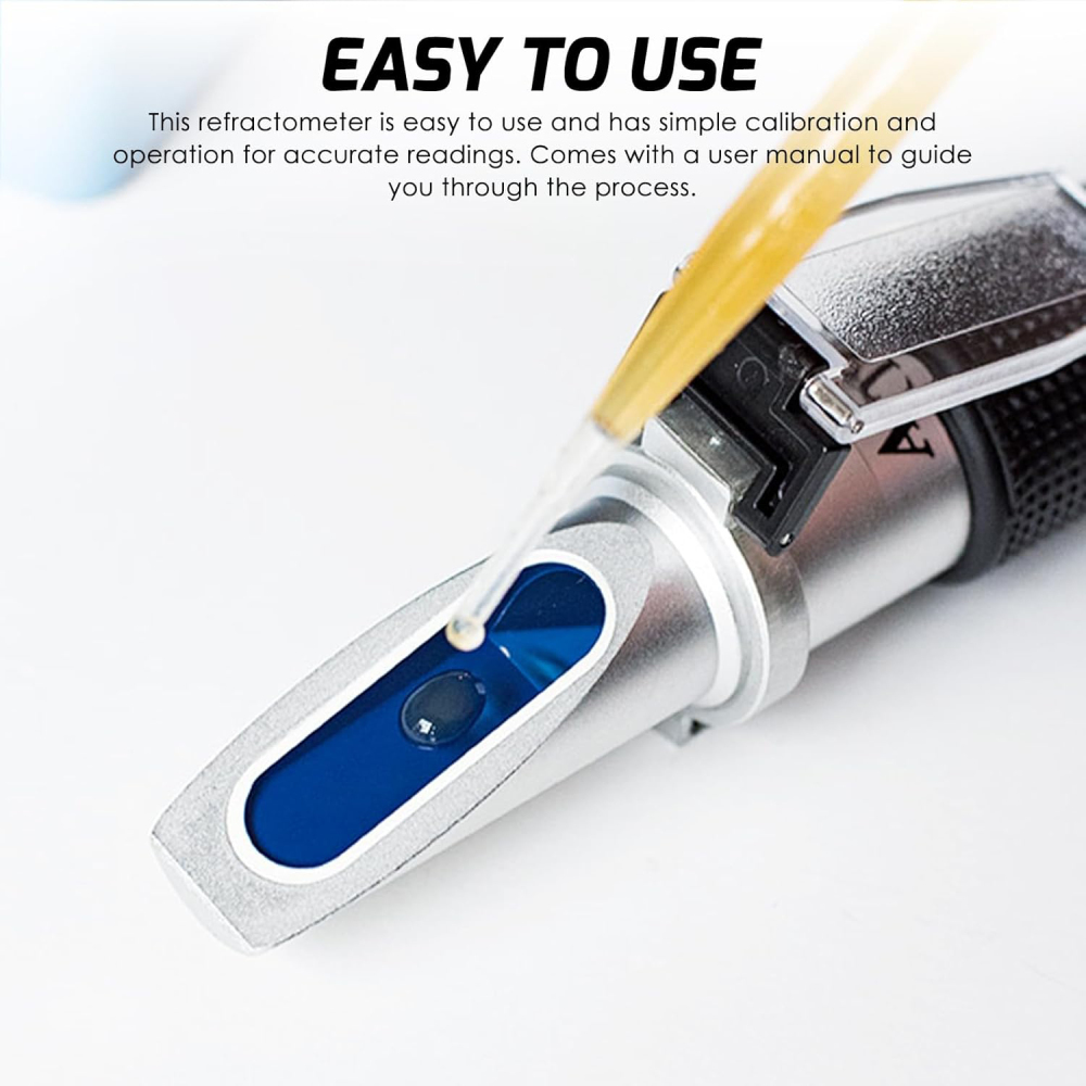 Ein Refraktometer mit blau gefülltem Bereich wird verwendet. Eine gelbe Pipette fügt Flüssigkeit hinzu. Der Hintergrund ist weiß mit Text: EASY TO USE.