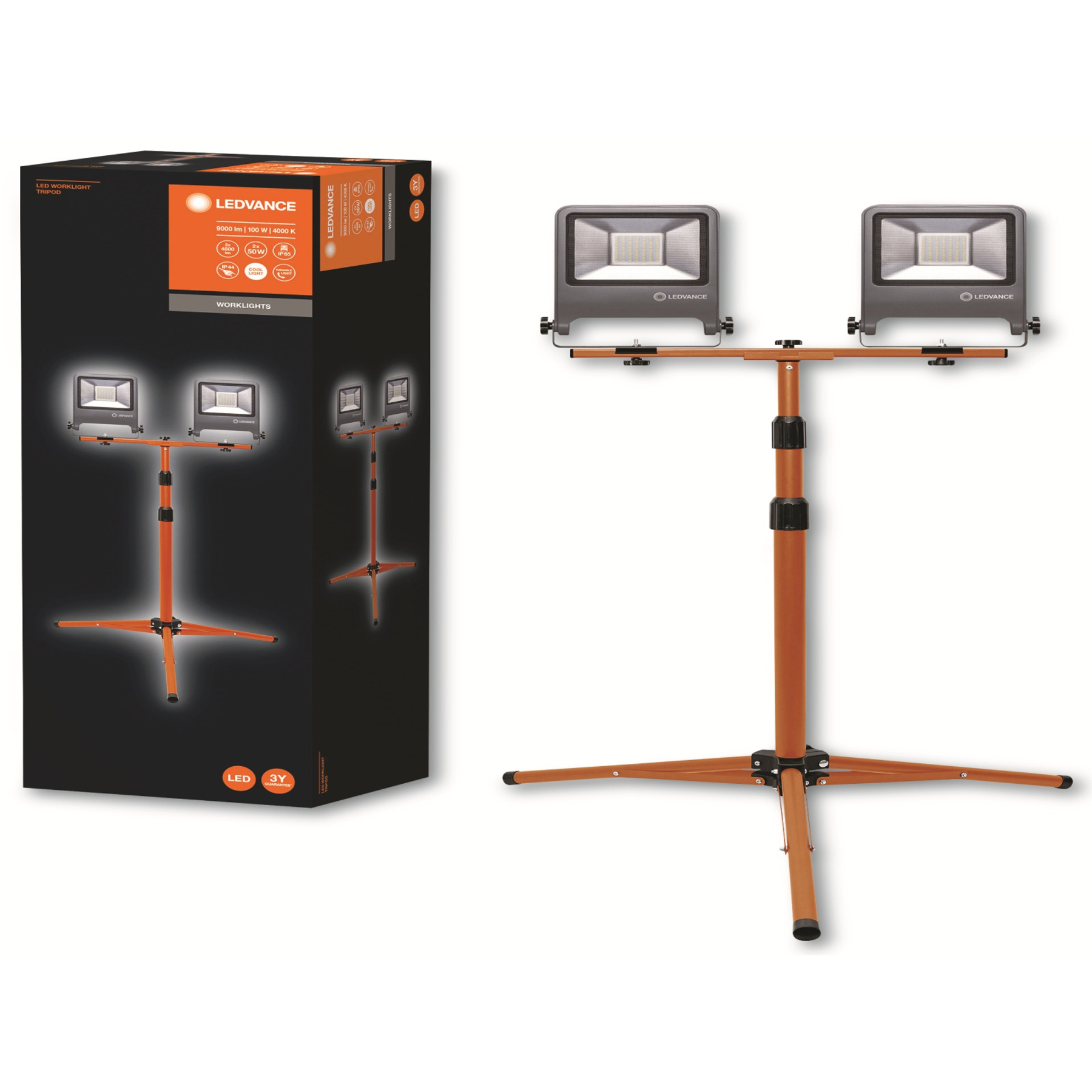 Ein orangefarbenes Stativ mit zwei LED-Arbeitsscheinwerfern und einer Produktverpackung. Die Box zeigt die Produktmerkmale.