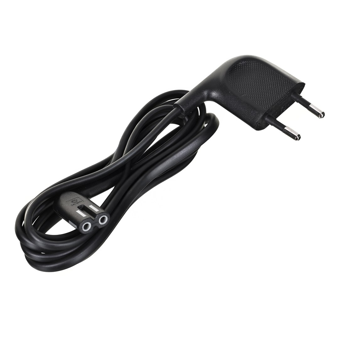 Czarny przewód zasilający z wtyczką dwupinową i złączem. Przewód jest zwinięty.