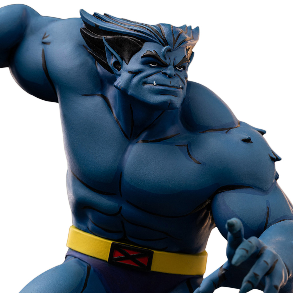 Eine muskulöse blaue humanoide Figur. Sie hat spitze Ohren, schwarzes Haar und einen gelben Gürtel mit einem X. Sie befindet sich in einer dynamischen Pose.