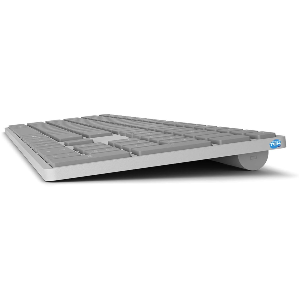 Una tastiera wireless grigio chiaro con cornice bianca, leggermente angolata verso l'alto. Il marchio è visibile a destra.