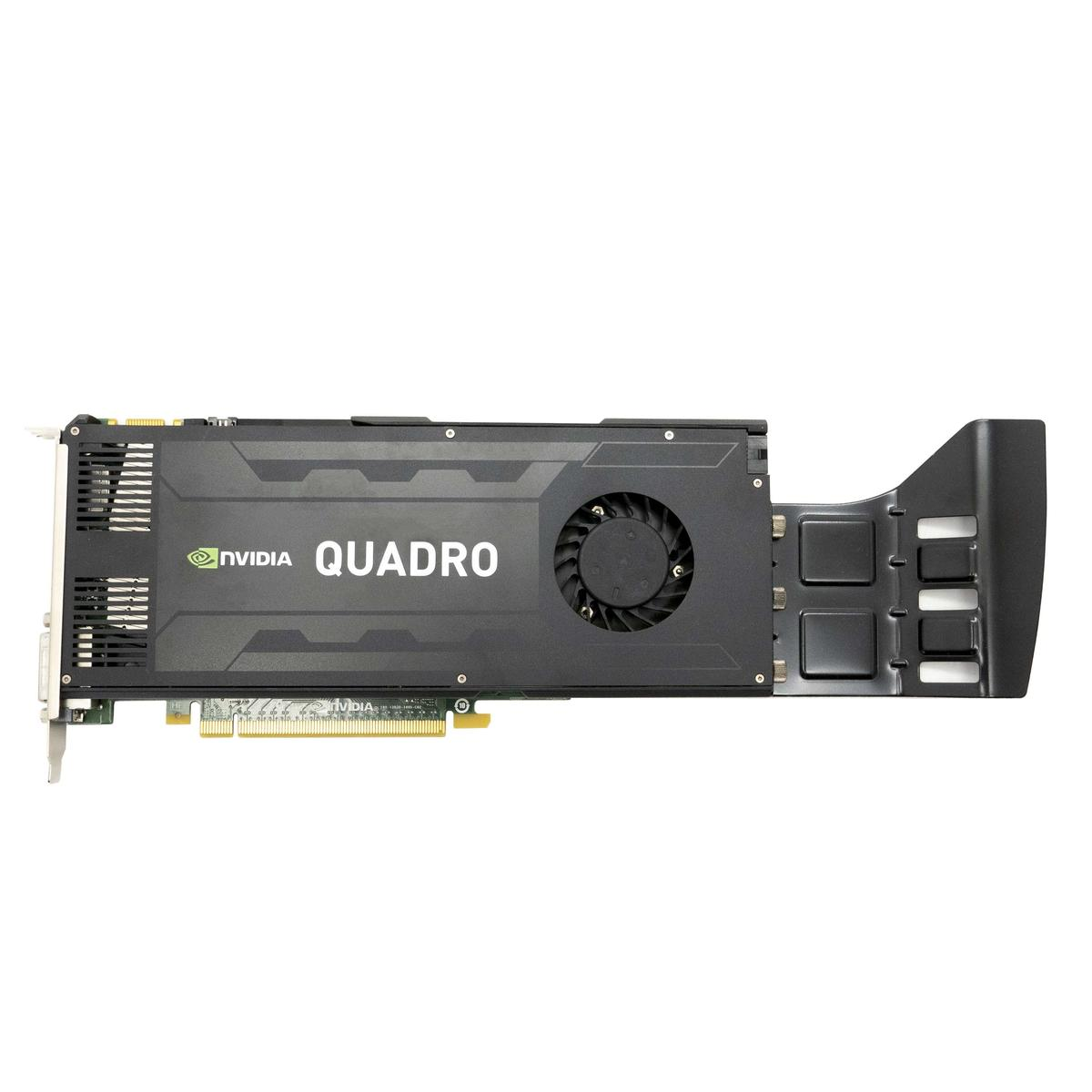Una scheda grafica NVIDIA Quadro nera con ventola e porte. La scheda è su una superficie bianca con il nome del marchio visibile.