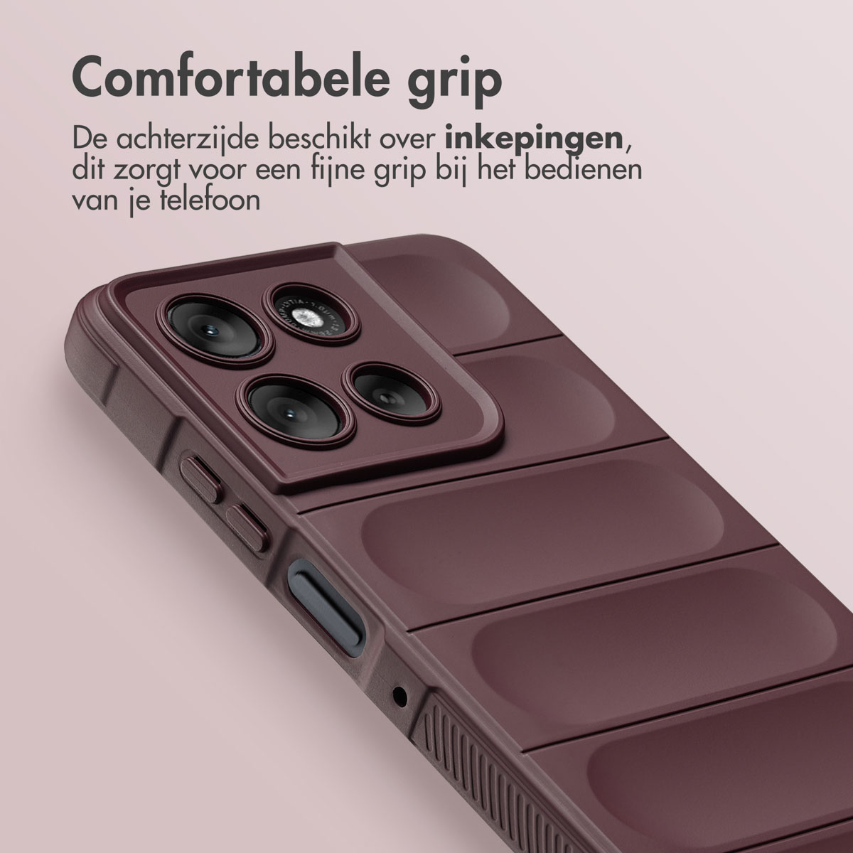 Burgunderfarbene Handyhülle mit Kameralinsen, strukturierter Rückseite und Seitentasten. Text: 'Comfortabele grip' für angenehmen Halt.