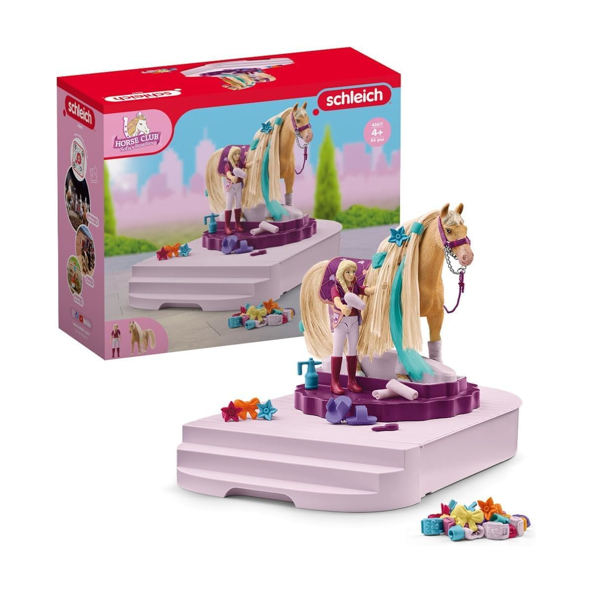 Ein Spielzeugset mit einem Pferd und einem Mädchen. Das Pferd hat lange blonde Haare. Das Mädchen hält eine Bürste. Im Hintergrund ist eine Box.