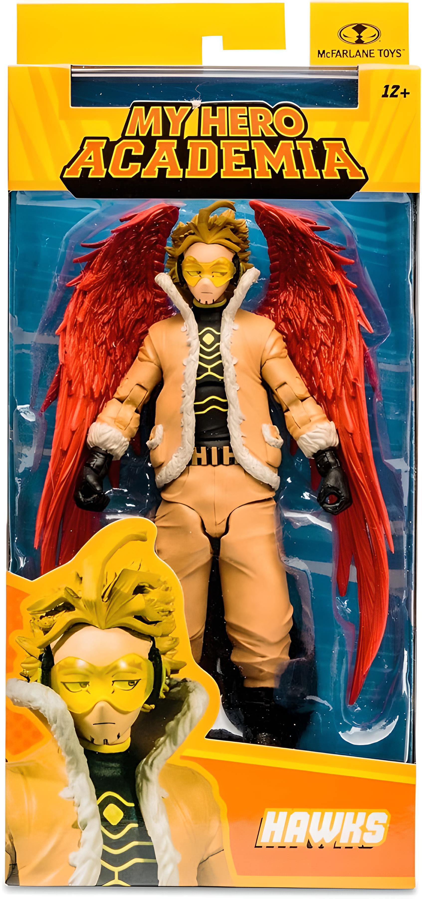 Figur von Hawks aus My Hero Academia in der Verpackung. Die Figur hat rote Flügel, eine gelbe Maske und einen beigen Anzug. Aufkleber sagt 12+.