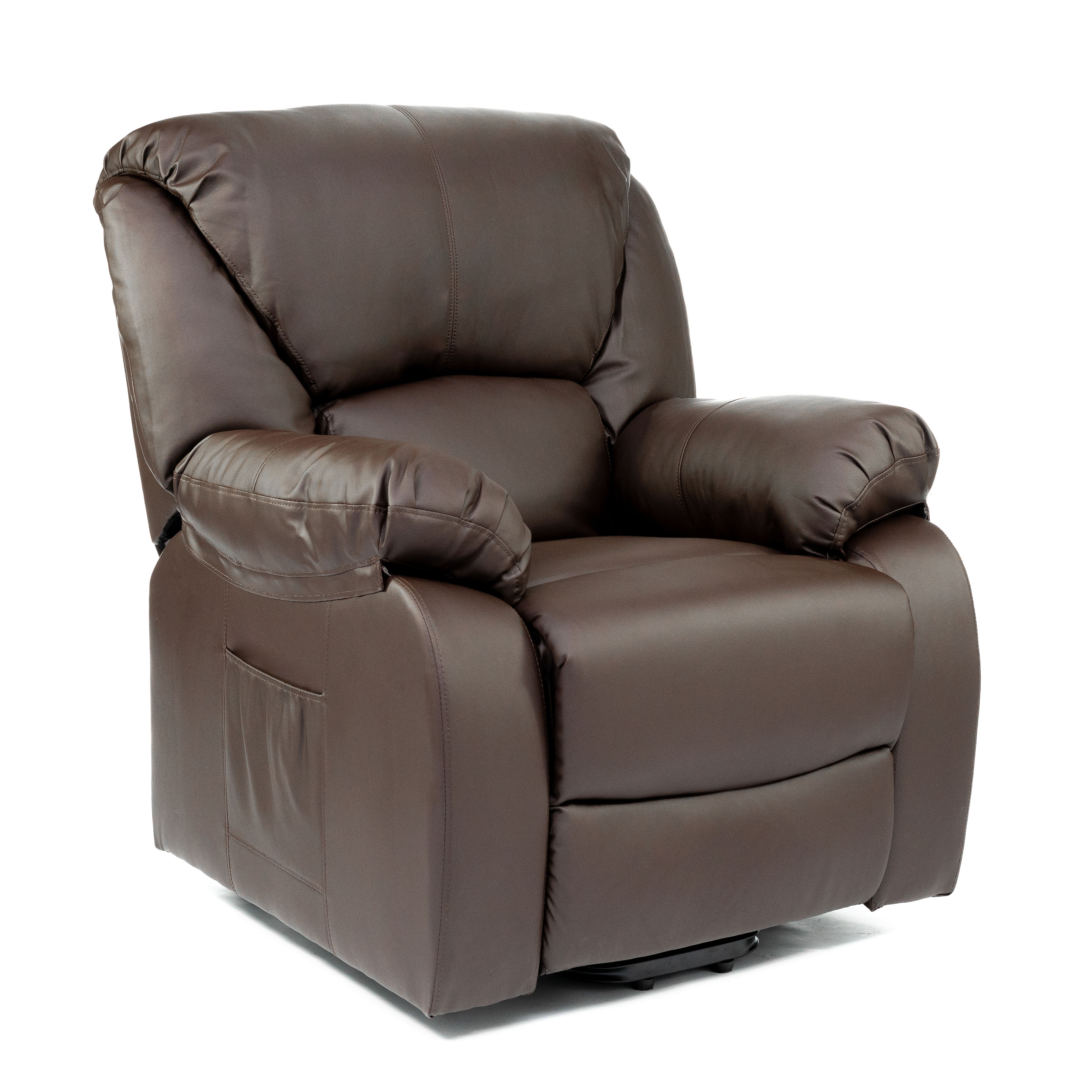 Un sillón reclinable de cuero marrón sobre un fondo blanco. Tiene reposabrazos acolchados y un bolsillo lateral.