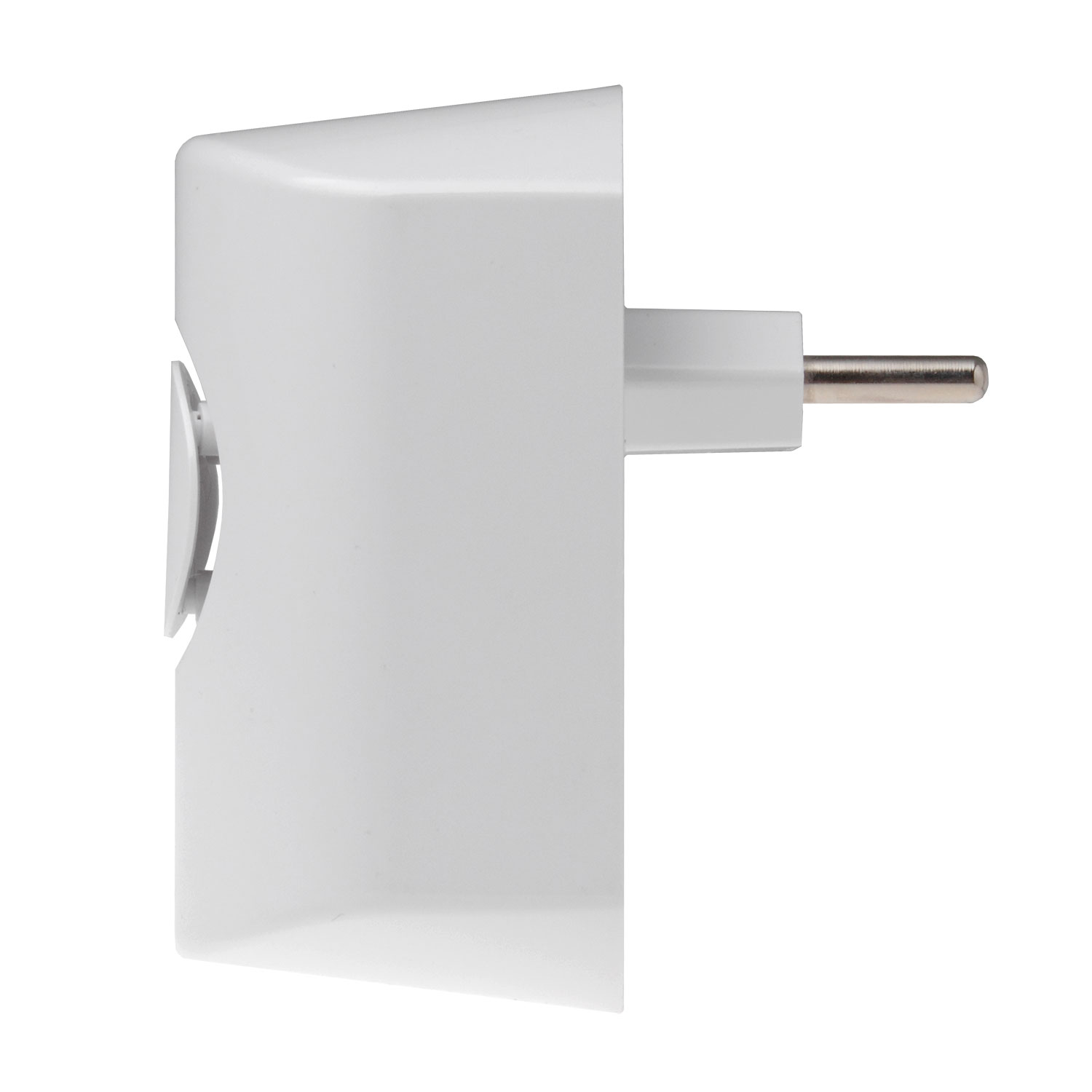 Ein weißer Elektroadapter mit Stecker und Steckdose. Der Adapter befindet sich auf weißem Hintergrund.