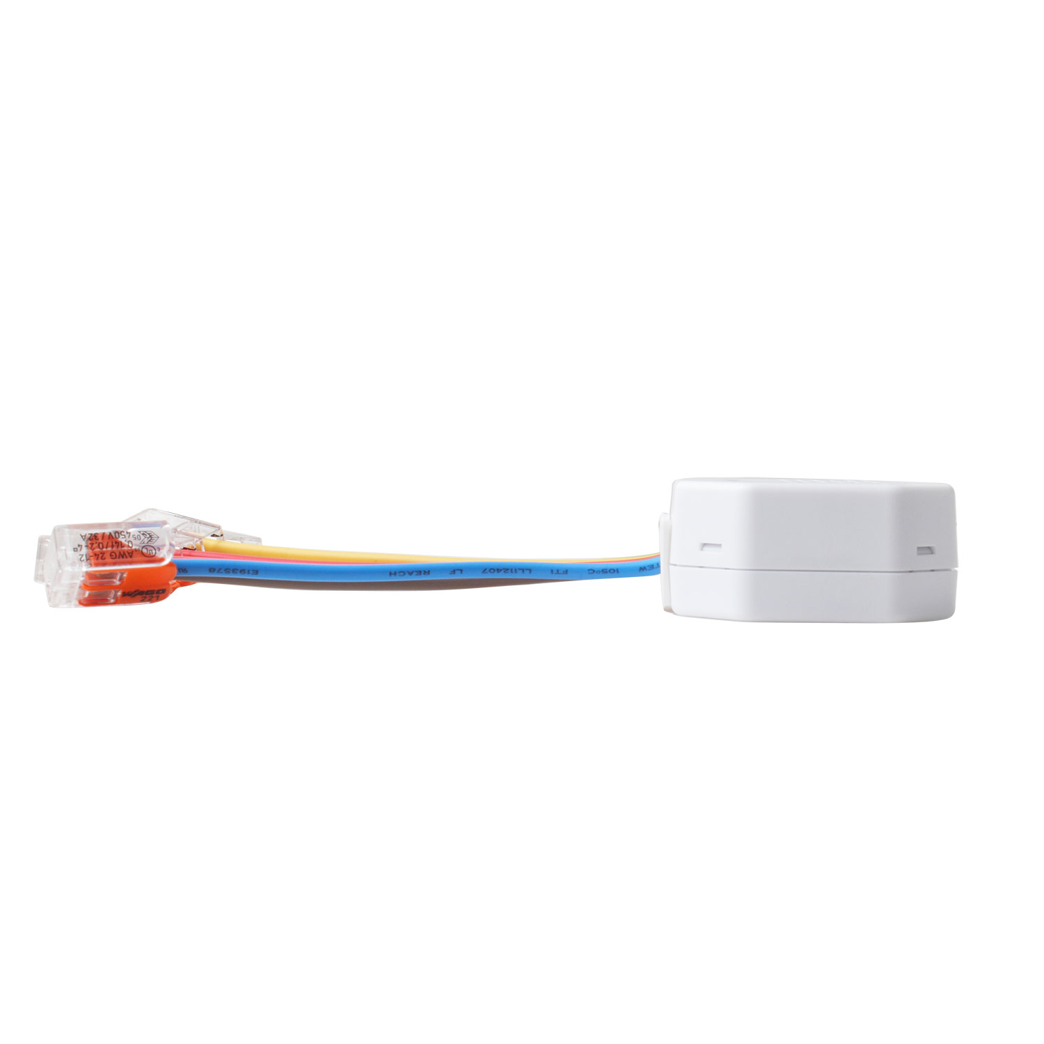 Eine weiße elektrische Komponente mit farbigen Drähten. Die Drähte sind mit einem transparenten Stecker verbunden. Weißer Hintergrund.