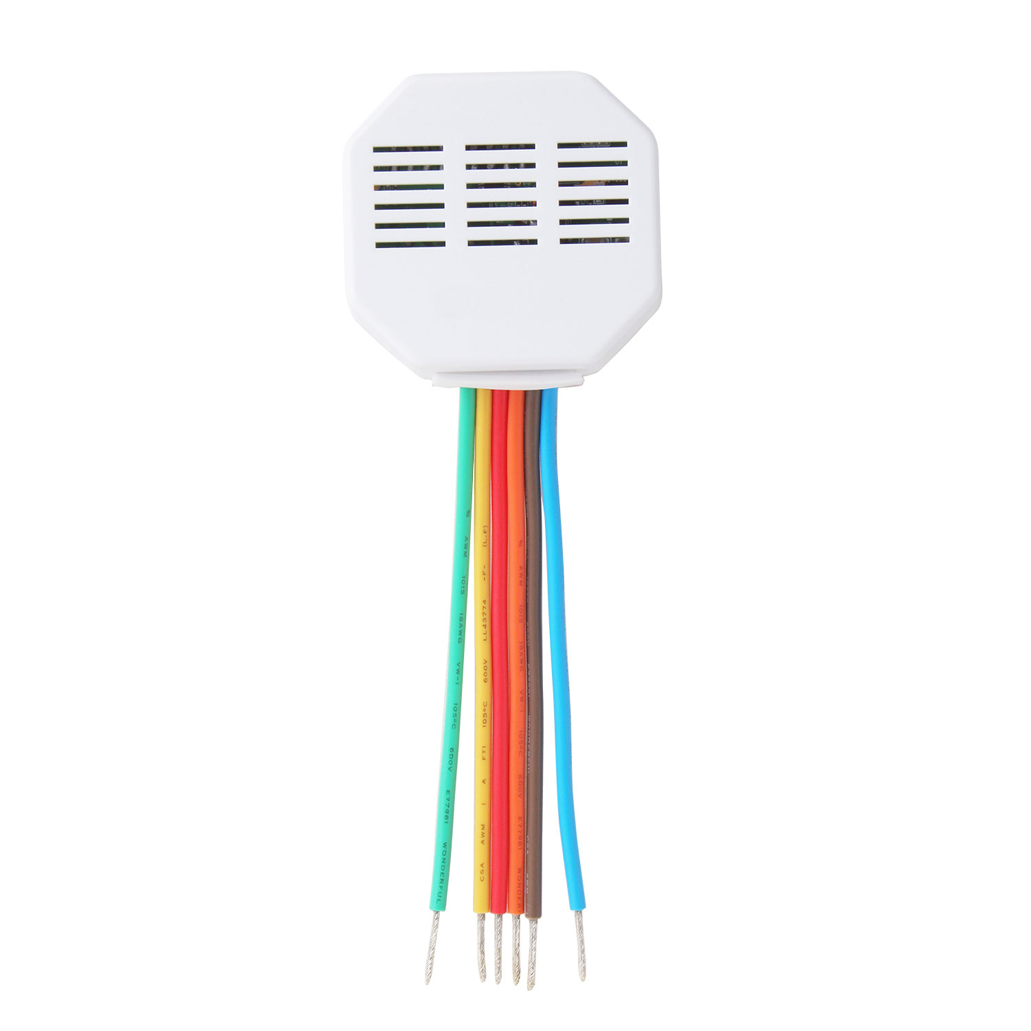 Ein weißes elektronisches Gerät mit einer Reihe farbiger Drähte, die nach unten verlaufen. Das Gerät hat Lüftungsschlitze und ist auf weißem Hintergrund isoliert.