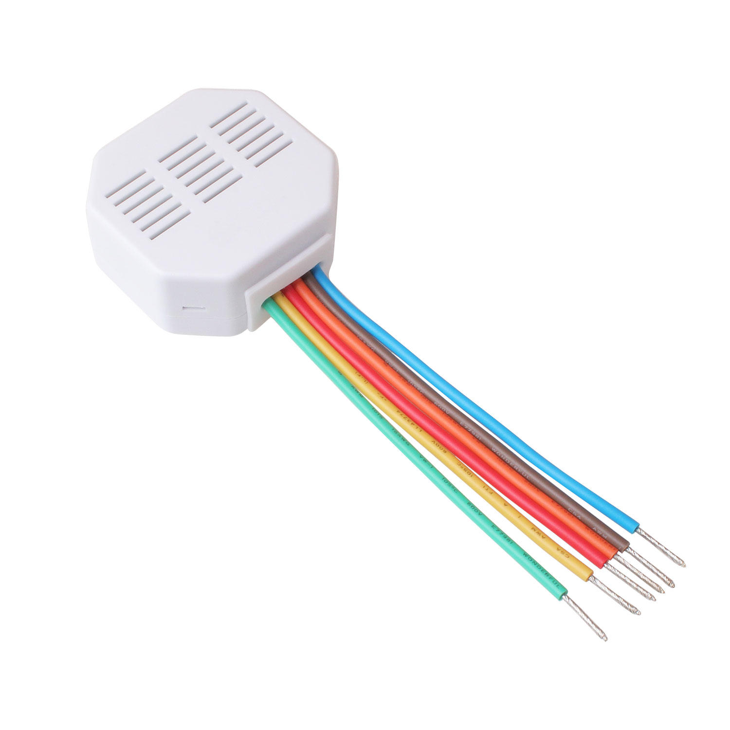 Eine weiße elektrische Anschlussdose mit bunten Drähten, die sich davon erstrecken. Die Drähte sind blau, braun, rot, gelb, grün und türkis.
