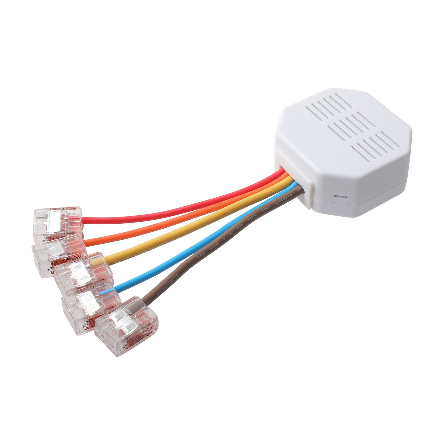 Ein weißer elektrischer Stecker mit farbigen Drähten (rot, orange, gelb, blau, braun), die mit kleinen transparenten Steckern verbunden sind, weißer Hintergrund.