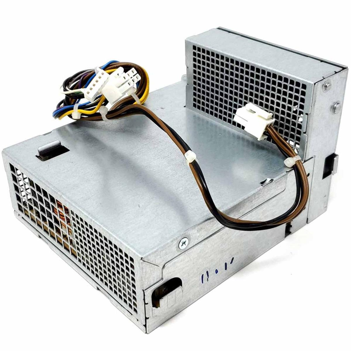 Alimentatore per computer argentato con fili neri e marroni, connettori bianchi e ventilazione a griglia. Isolato su sfondo bianco.