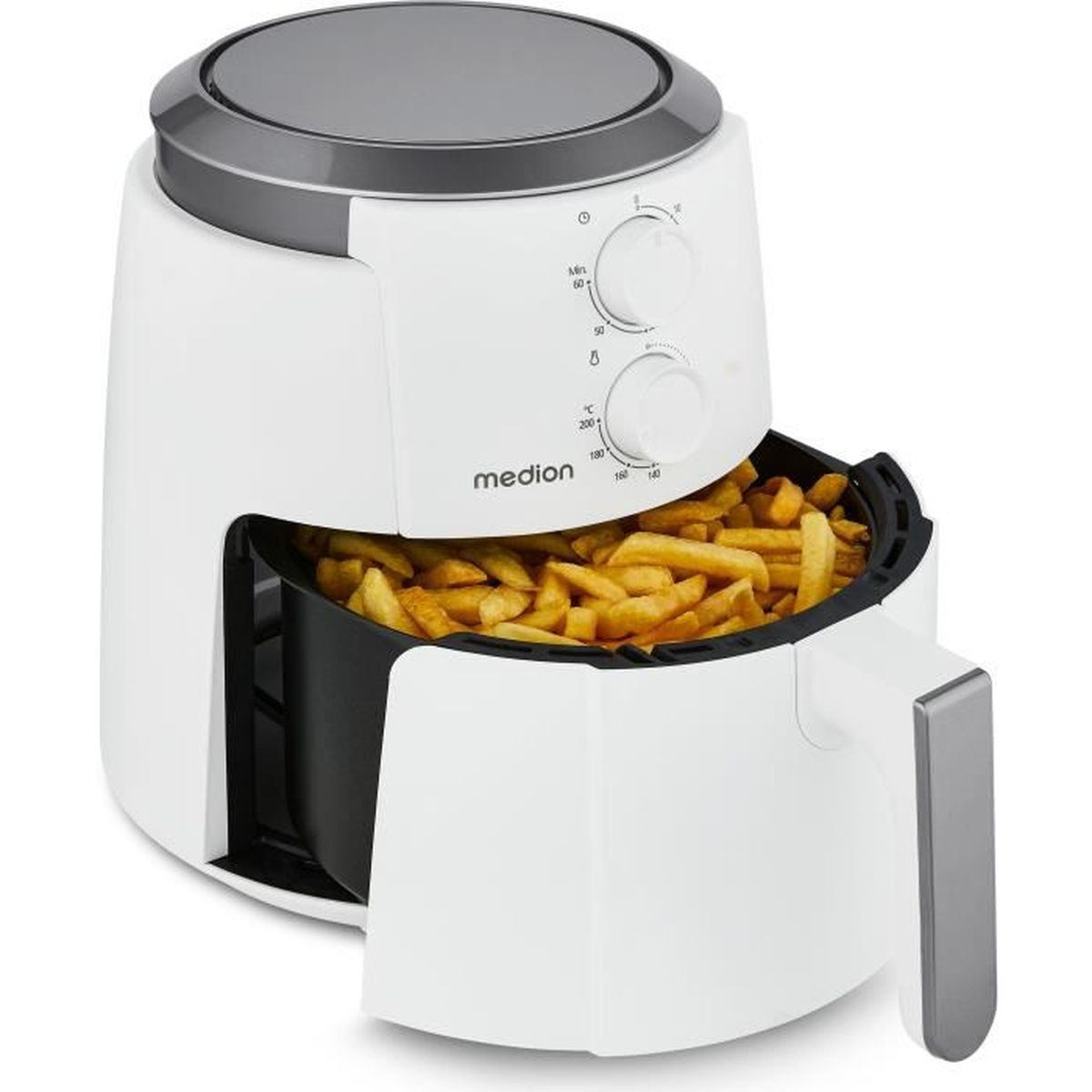 Witte Medion airfryer met friet. De mand is open, gevuld met goudgele friet. Knoppen voor tijd en temperatuur zijn zichtbaar.