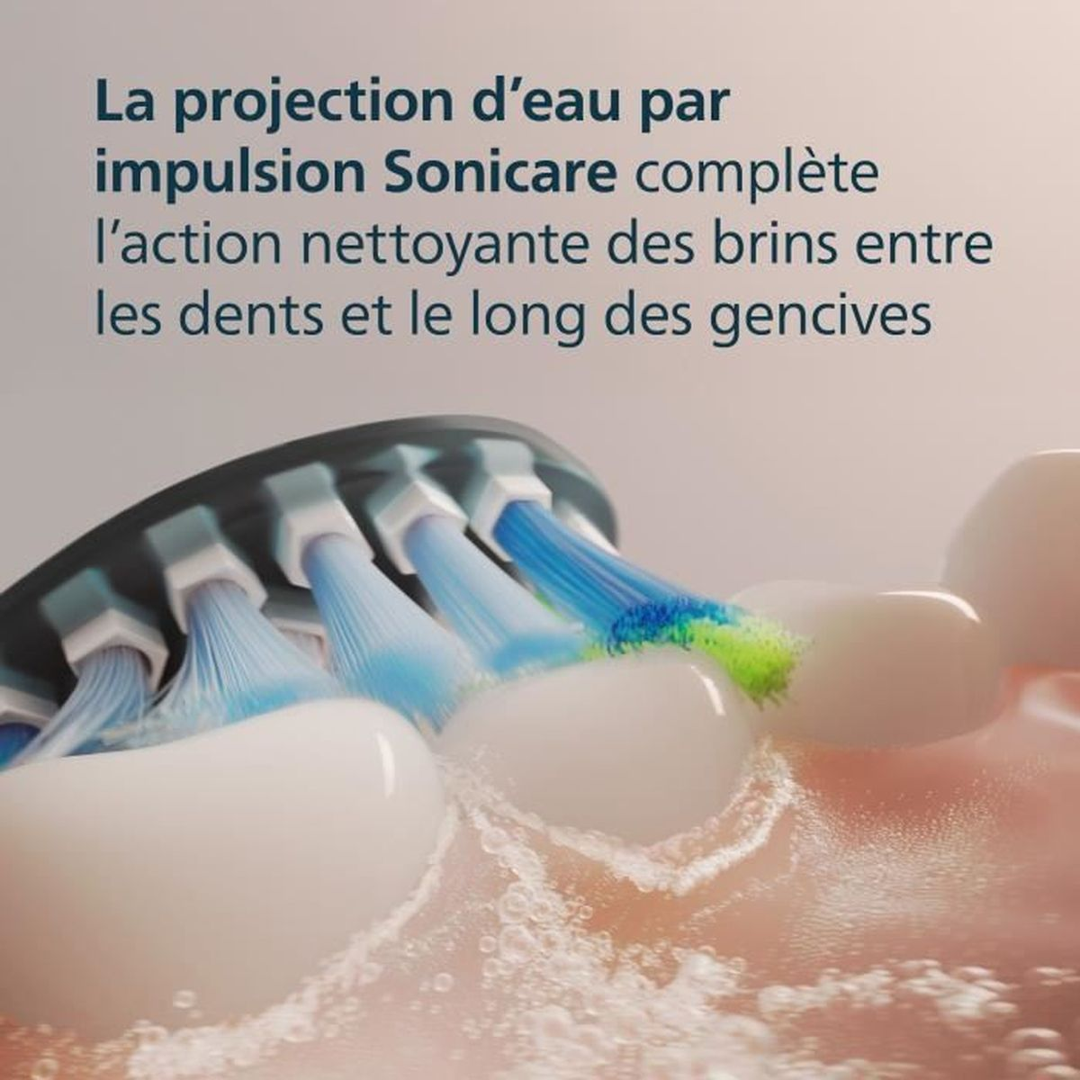 Primer plano de un cepillo de dientes limpiando dientes. Chorro de agua de las cerdas limpiando entre dientes y encías.