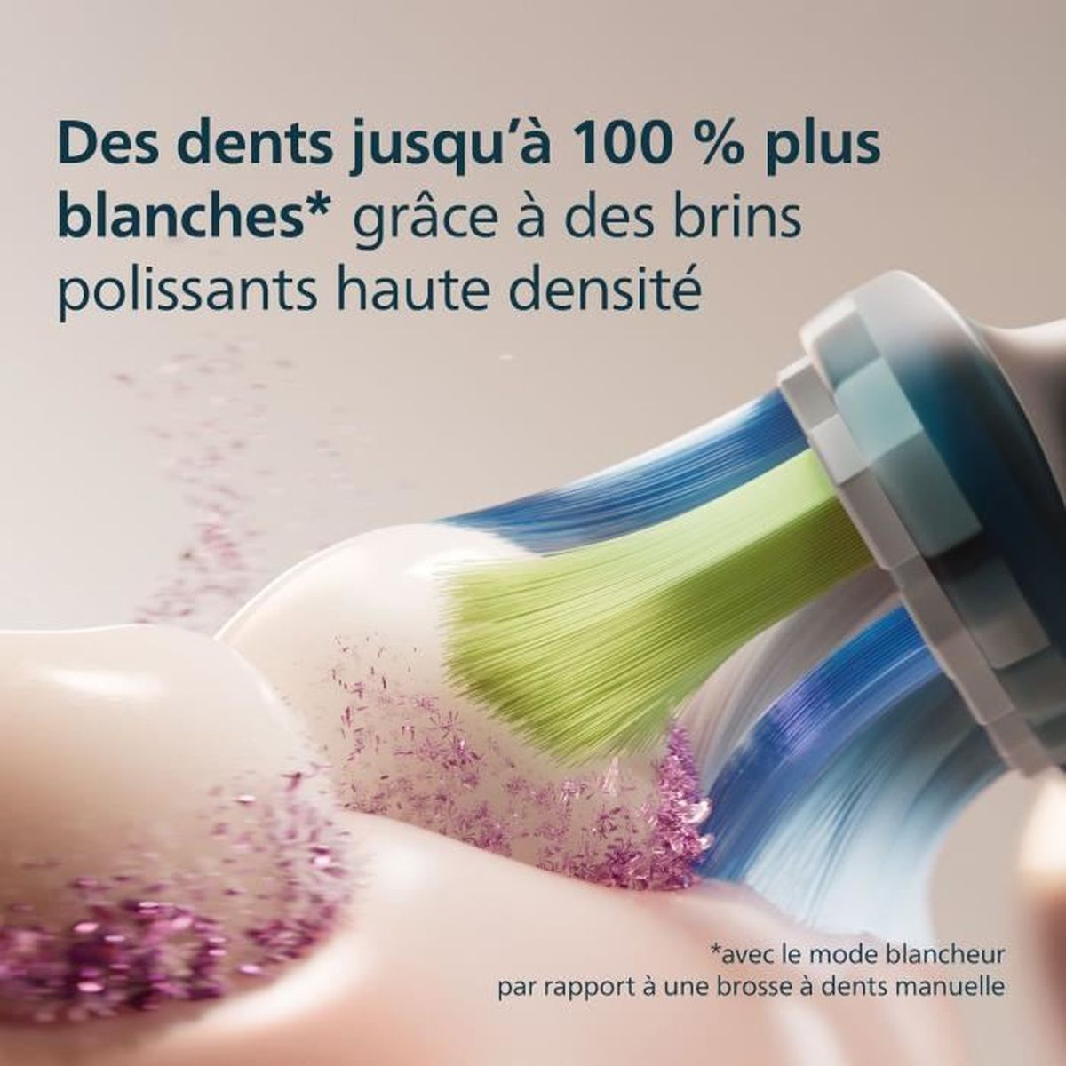 Primer plano de un cabezal de cepillo de dientes con cerdas verdes, azules y blancas. Partículas rosas dispersas. Texto en francés describe blancura.