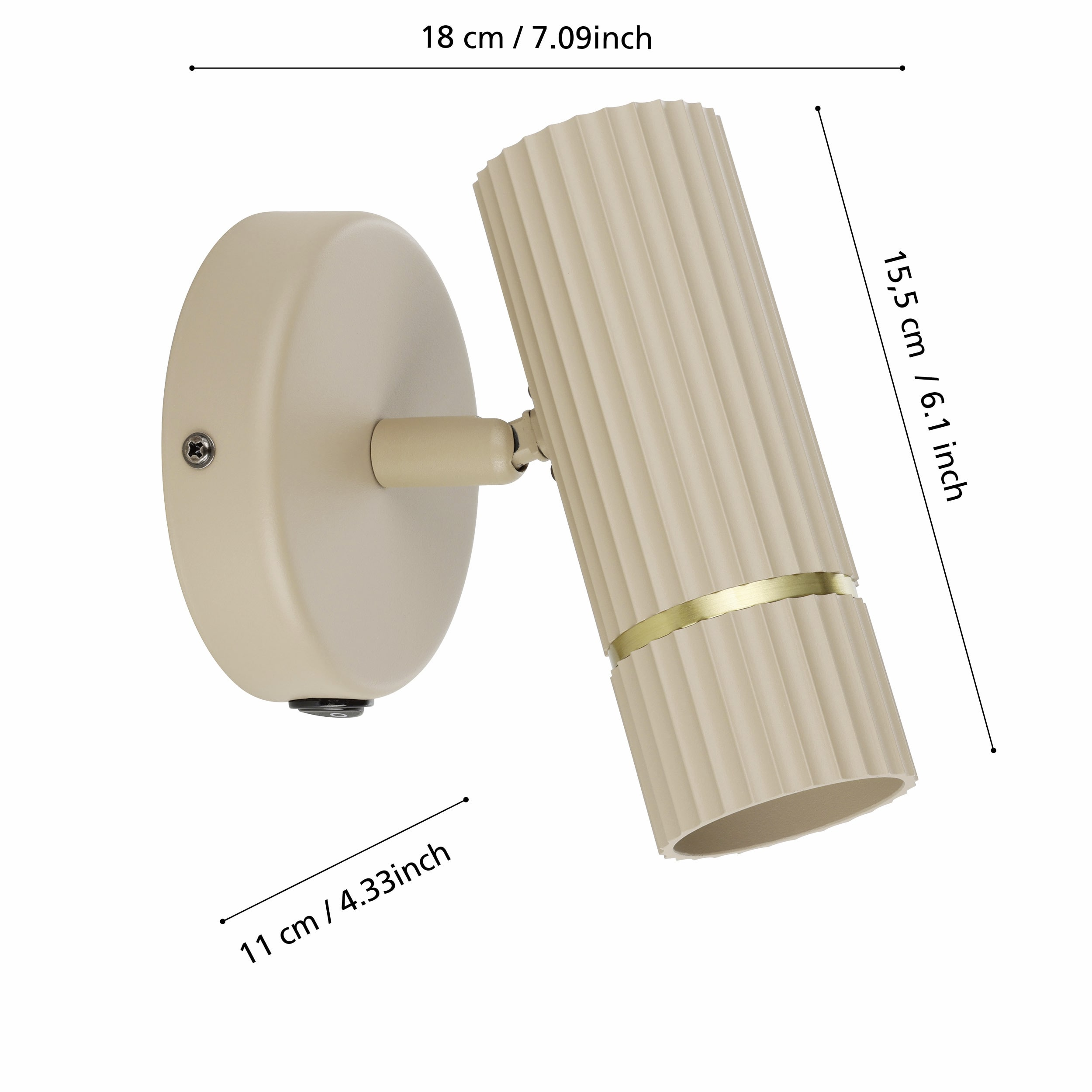 Una lampada da parete beige con paralume cilindrico e scanalato. La base è rotonda e il braccio è beige.