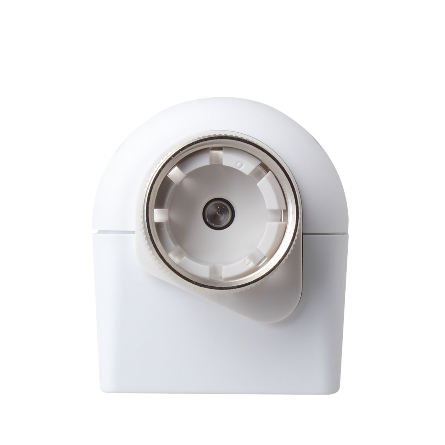 Ein weißer Kunststoff-Elektroadapter mit einem kreisförmigen silberfarbenen Ring. Die Mitte des Adapters hat ein dunkles, kleines Loch.