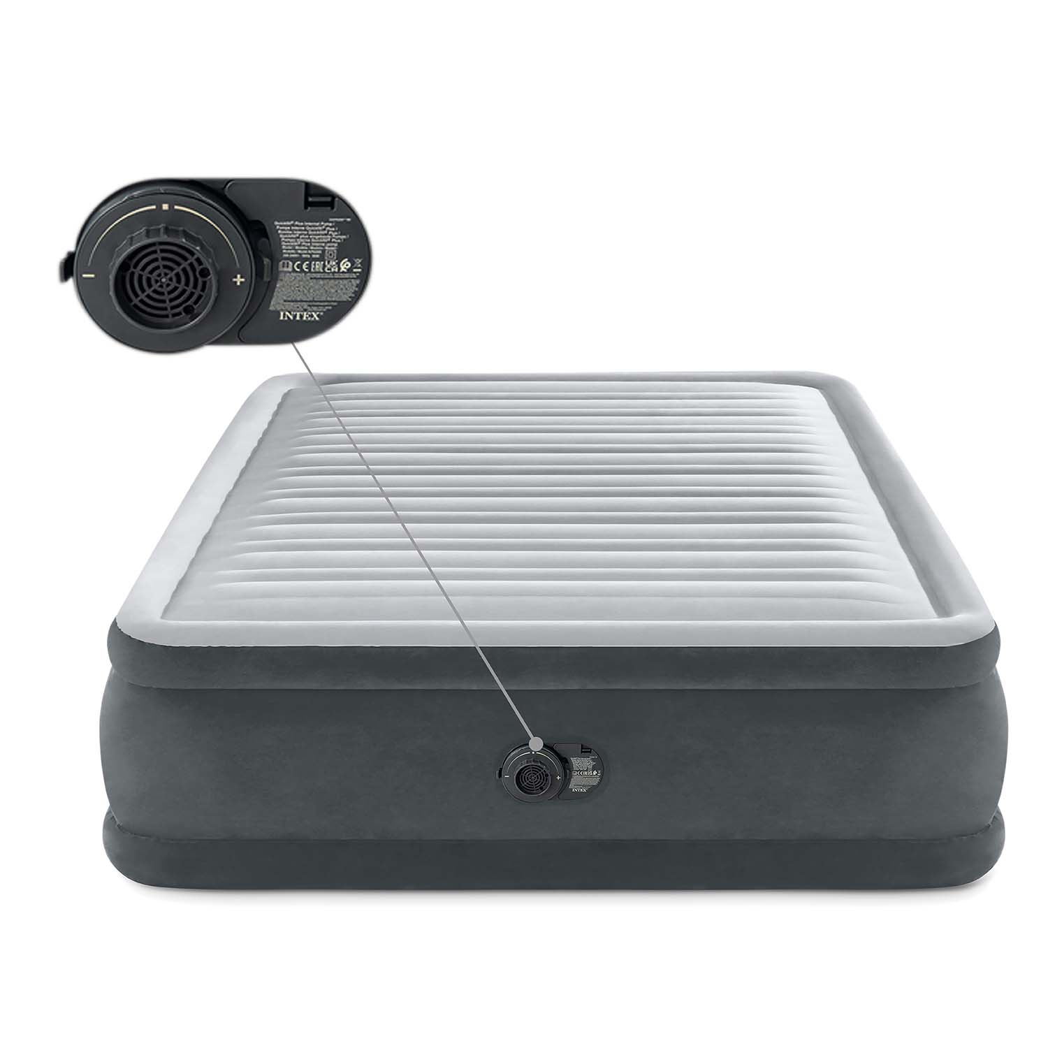 Pompowany materac z dołączoną pompką elektryczną. Jest szary i biały, z teksturowaną powierzchnią. Pompka jest czarna.