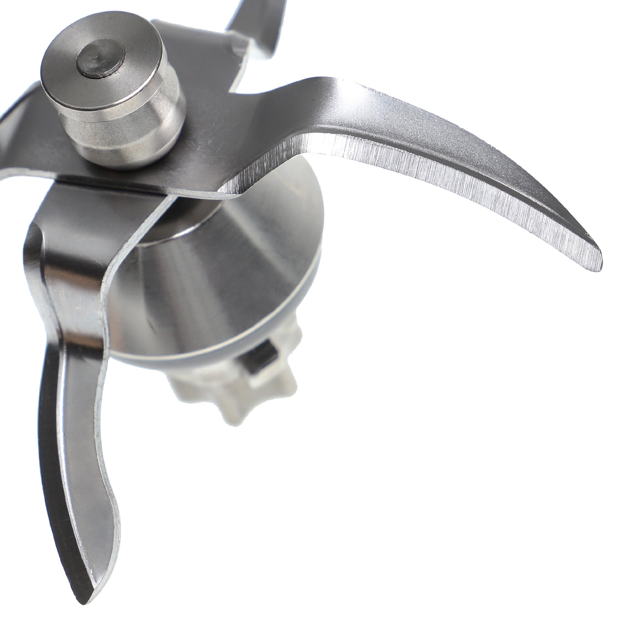 Nahaufnahme einer Mixer-Klingenanordnung, silberfarbenes Metall. Die Klingen sind gebogen und scharf, vor weißem Hintergrund.