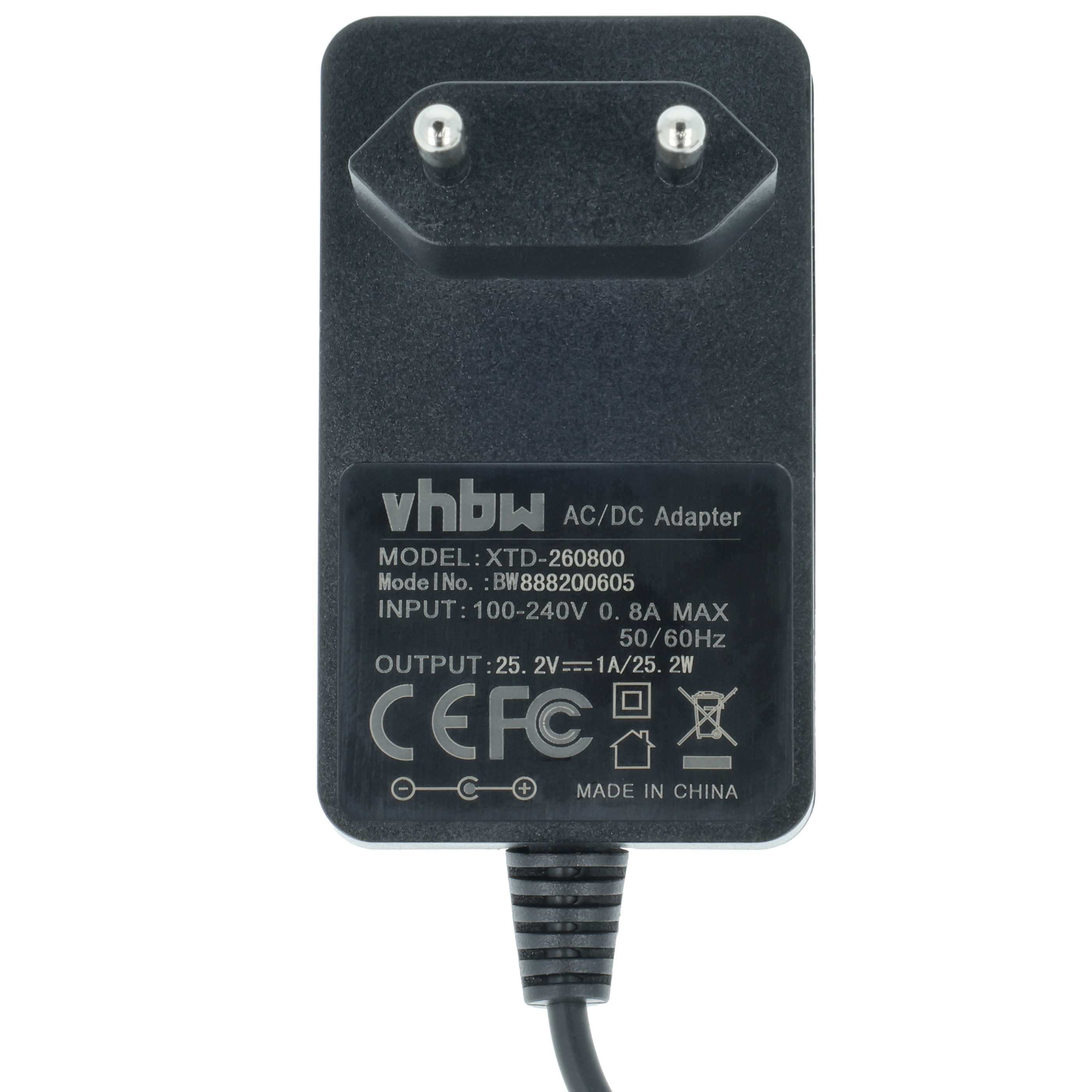 Schwarzer AC/DC-Adapter. Er hat einen Zweipolstecker, und Produktdetails sind aufgedruckt.