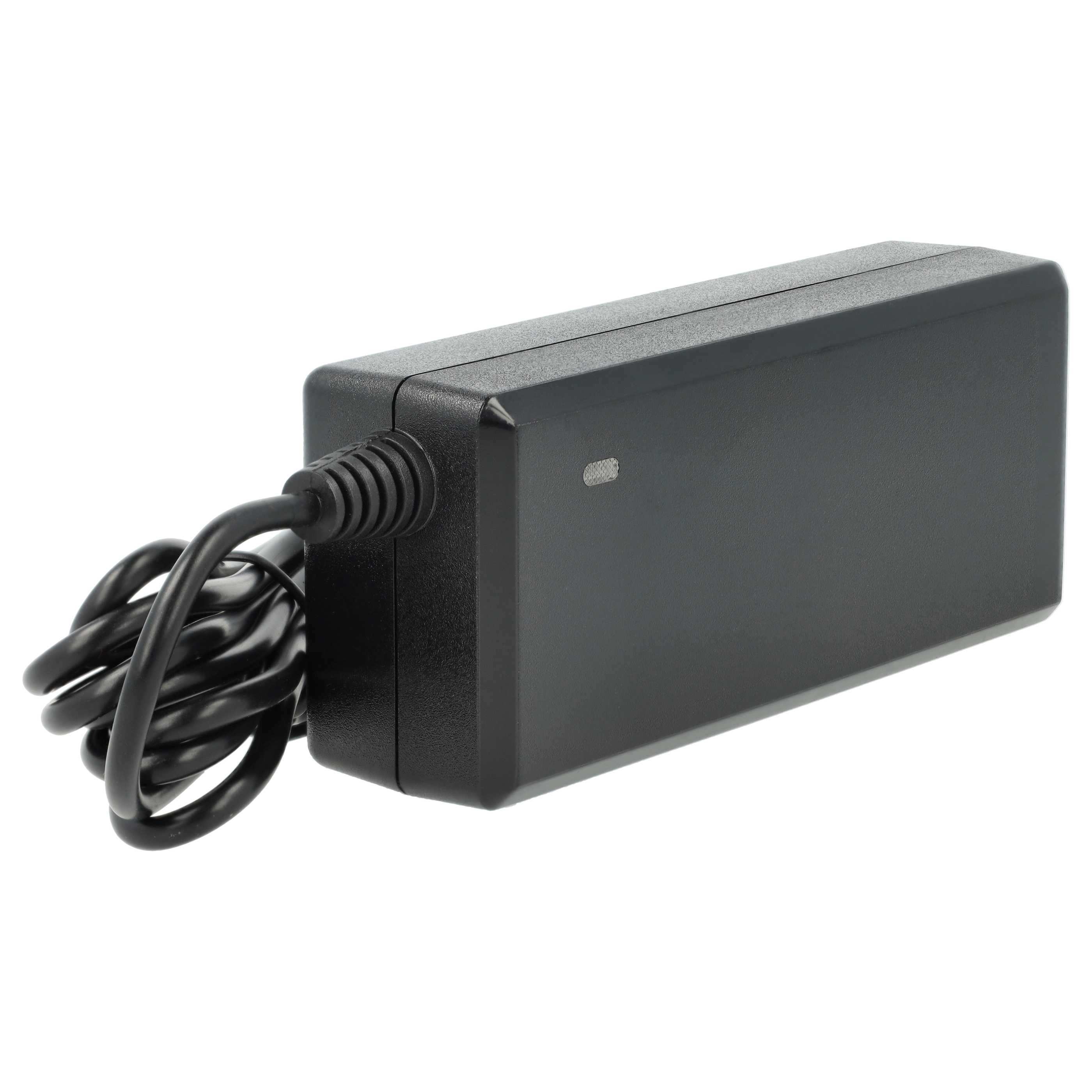 Ein schwarzes Netzteil mit schwarzem Kabel auf weißem Hintergrund. Das Kabel ist aufgerollt.