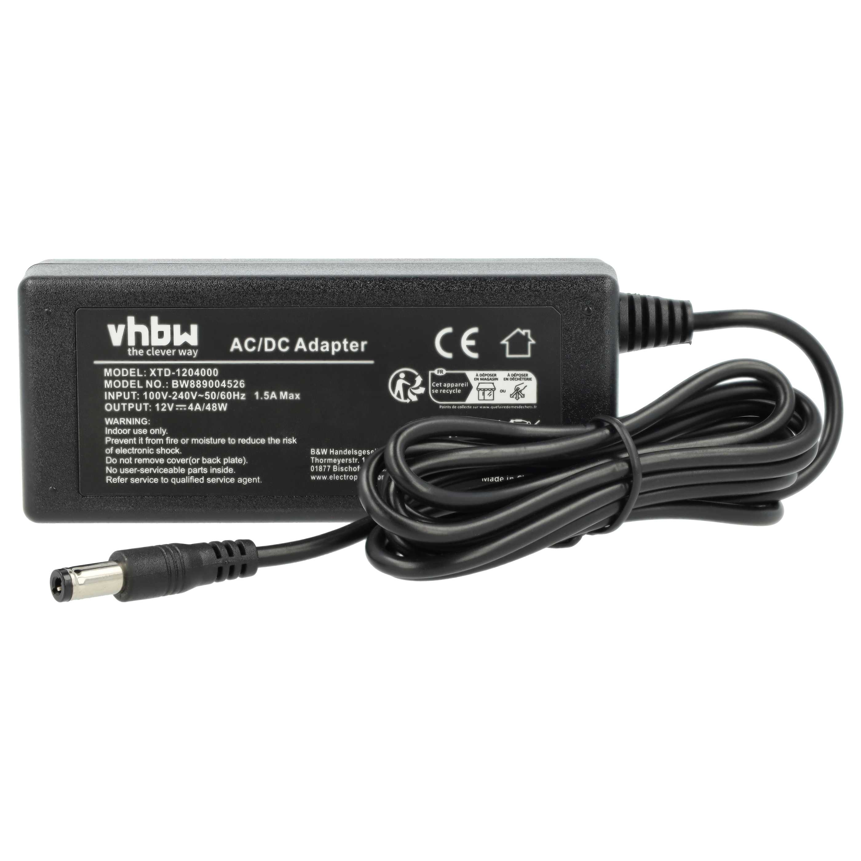 Ein schwarzes AC/DC-Netzteil mit schwarzem Kabel und Stecker auf weißem Hintergrund.