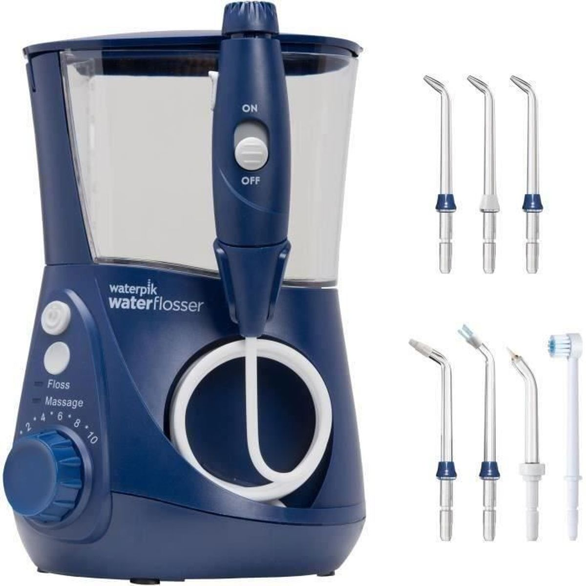 Ein blauer Waterpik-Wasserflosser und verschiedene Flosser-Aufsätze werden auf weißem Hintergrund gezeigt.