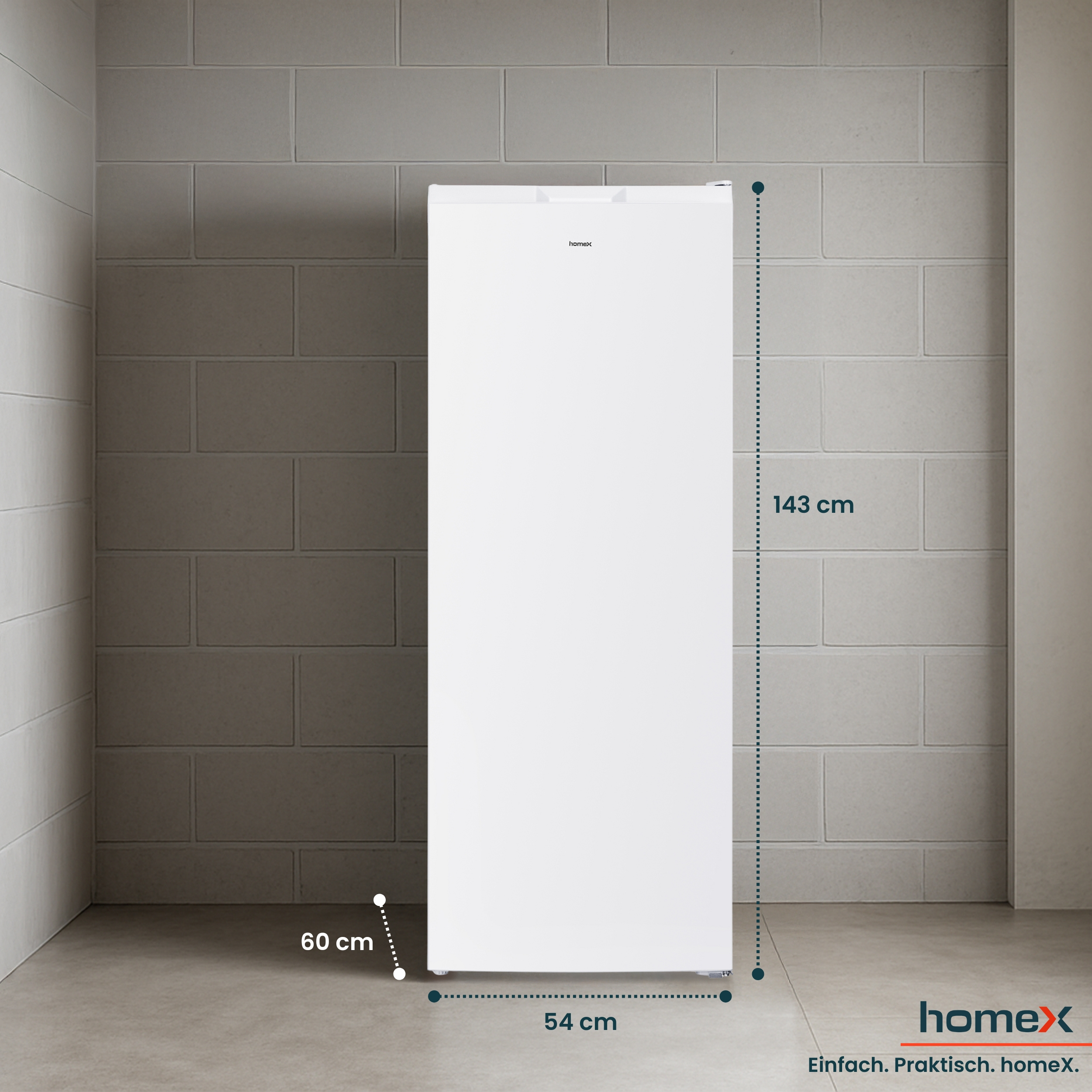 Ein weißer Kühlschrank steht vor einer grauen Backsteinmauer. Abmessungen sind angegeben. Das HomeX-Logo befindet sich unten.