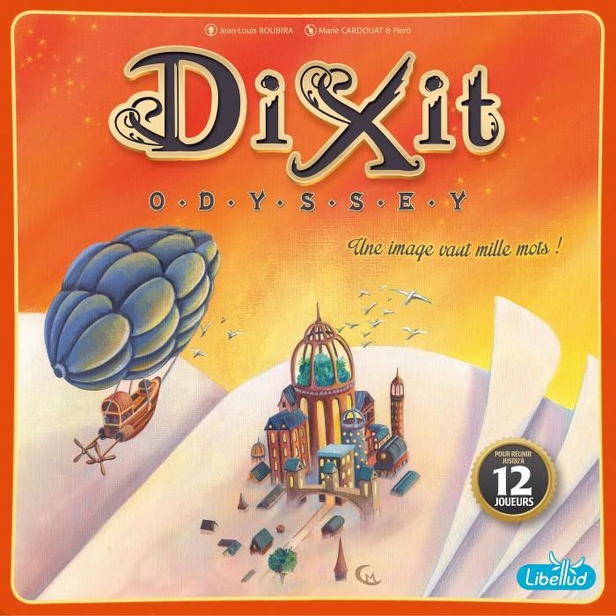 Box-Art für das Spiel Dixit Odyssey. Zeigt eine skurrile Szene mit einem Luftschiff, einer Stadtlandschaft und dem Logo des Spiels.