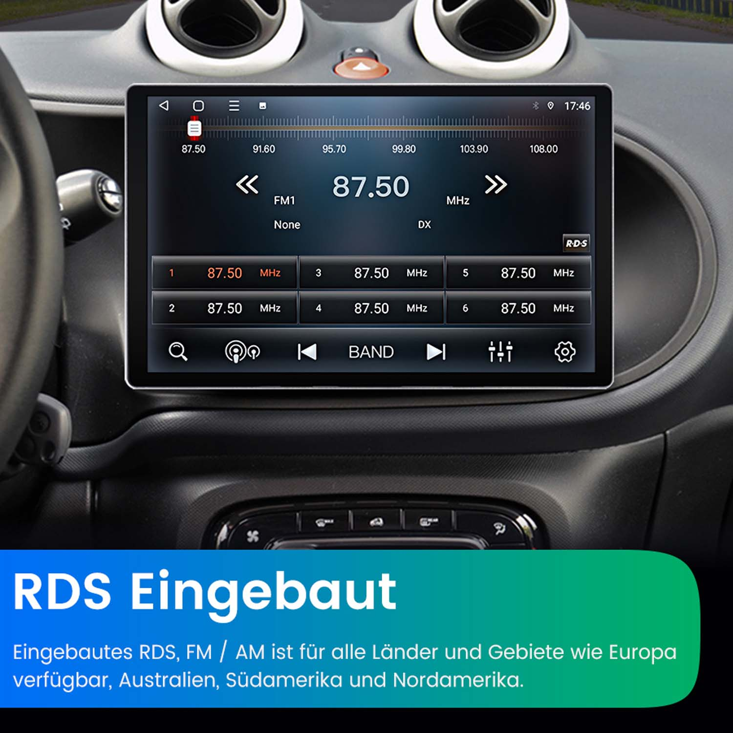 Autoradio-Bildschirm mit 87,50 MHz. Es zeigt FM1, DX und RDS-Informationen. Das Armaturenbrett des Autos ist im Vordergrund.