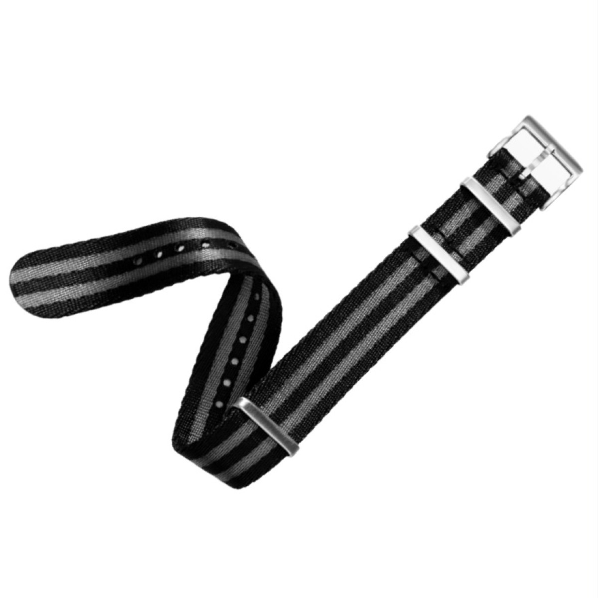 Ein schwarz-grau gestreiftes Uhrenarmband liegt vor weißem Hintergrund. Metallschnallen und Löcher sind sichtbar.