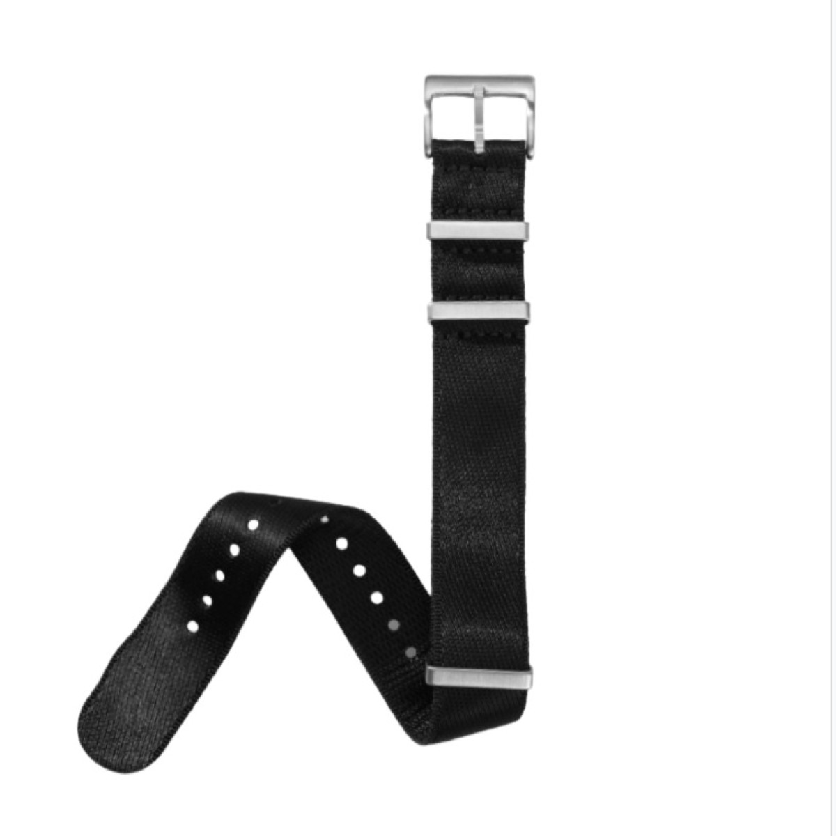 Ein schwarzes Uhrenarmband mit silberfarbener Metallbeschlägen. Das Armband ist gefaltet und zeigt Löcher zur Anpassung und eine Schnalle.
