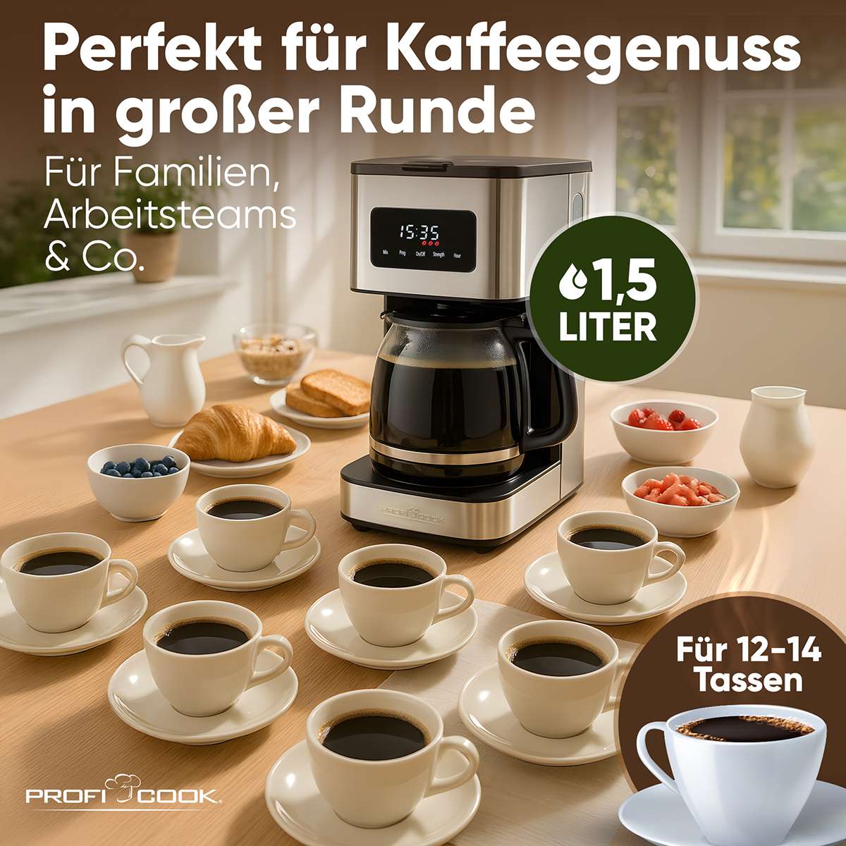 Eine Kaffeemaschine mit Kaffeetassen, Obstschalen und Gebäck. Das Bild bewirbt die Kaffeemaschine für Gruppen und Familien.