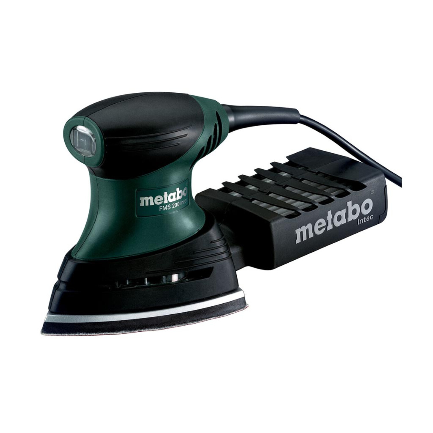 Une ponceuse Metabo FMS 200 Intec. Elle a un corps vert et noir avec un collecteur de poussière noir. La ponceuse a un patin de ponçage blanc.
